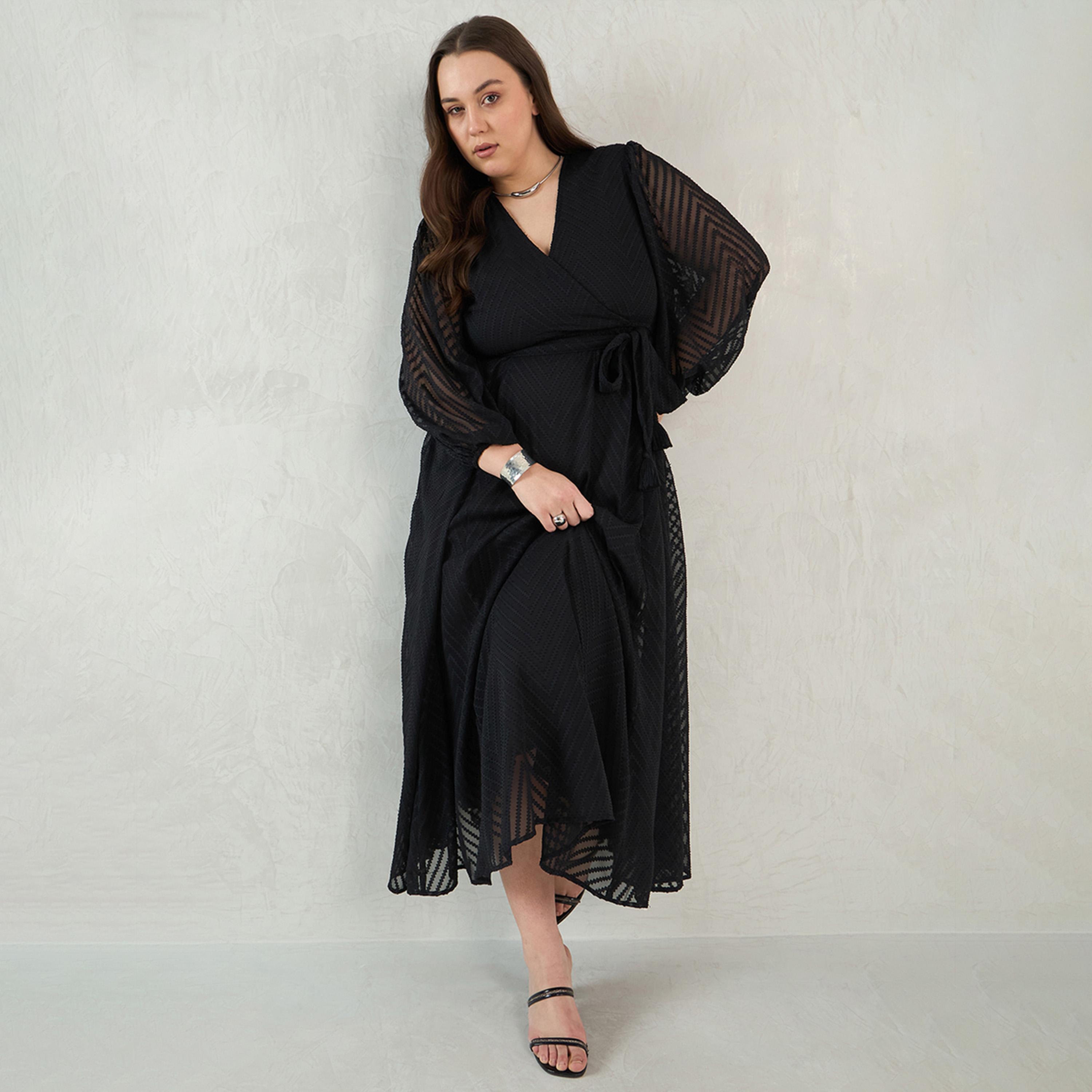 فيميلا × ستايلي - فستان ماكسي أسود بنمط شيفرون من قماش دوبي-women-clothing-dresses-image-6