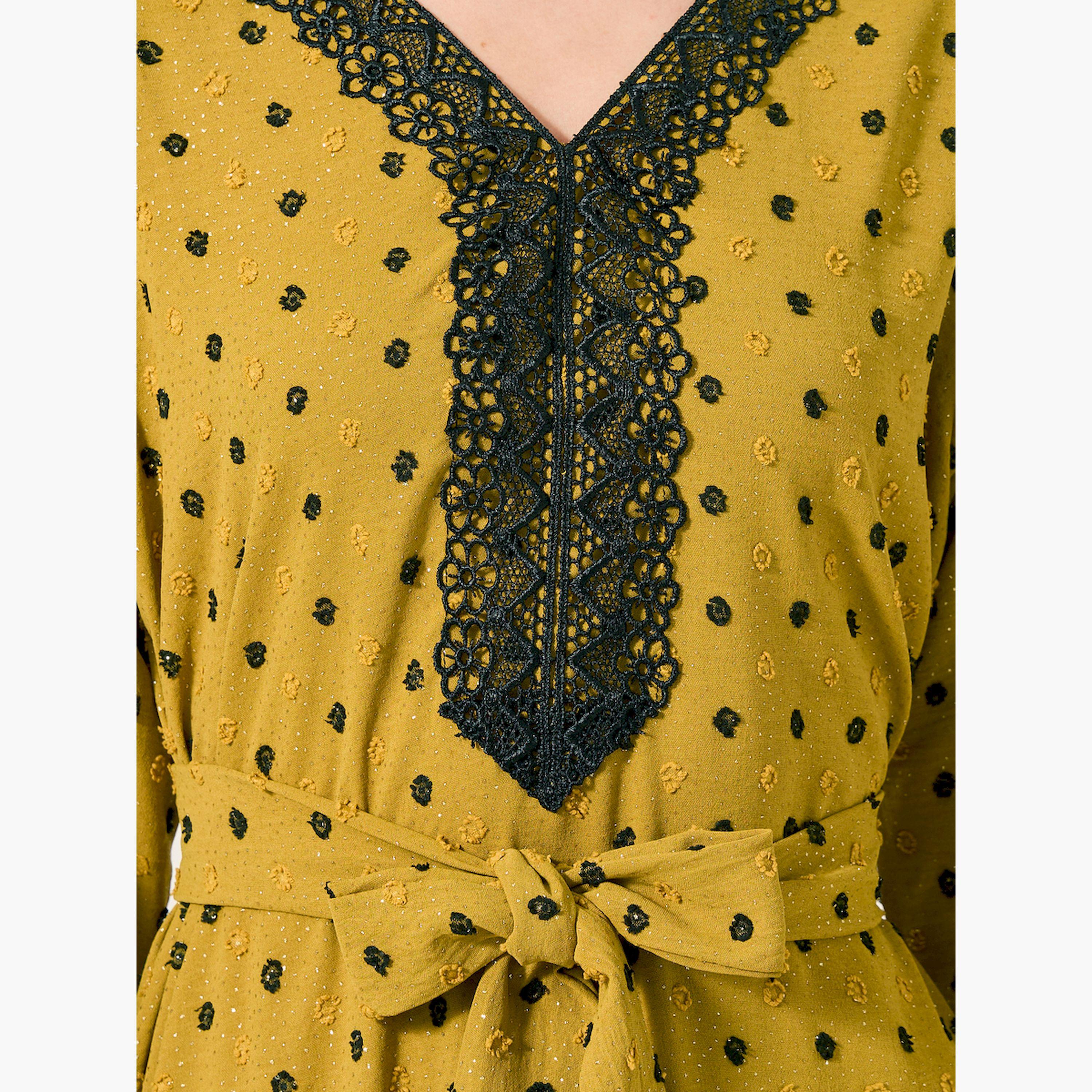 Amirah X Styli Dobby Lace Detail V-Neck Belted A-Line Jalabyia-women-arabicclothing-jalabiyas-image-4