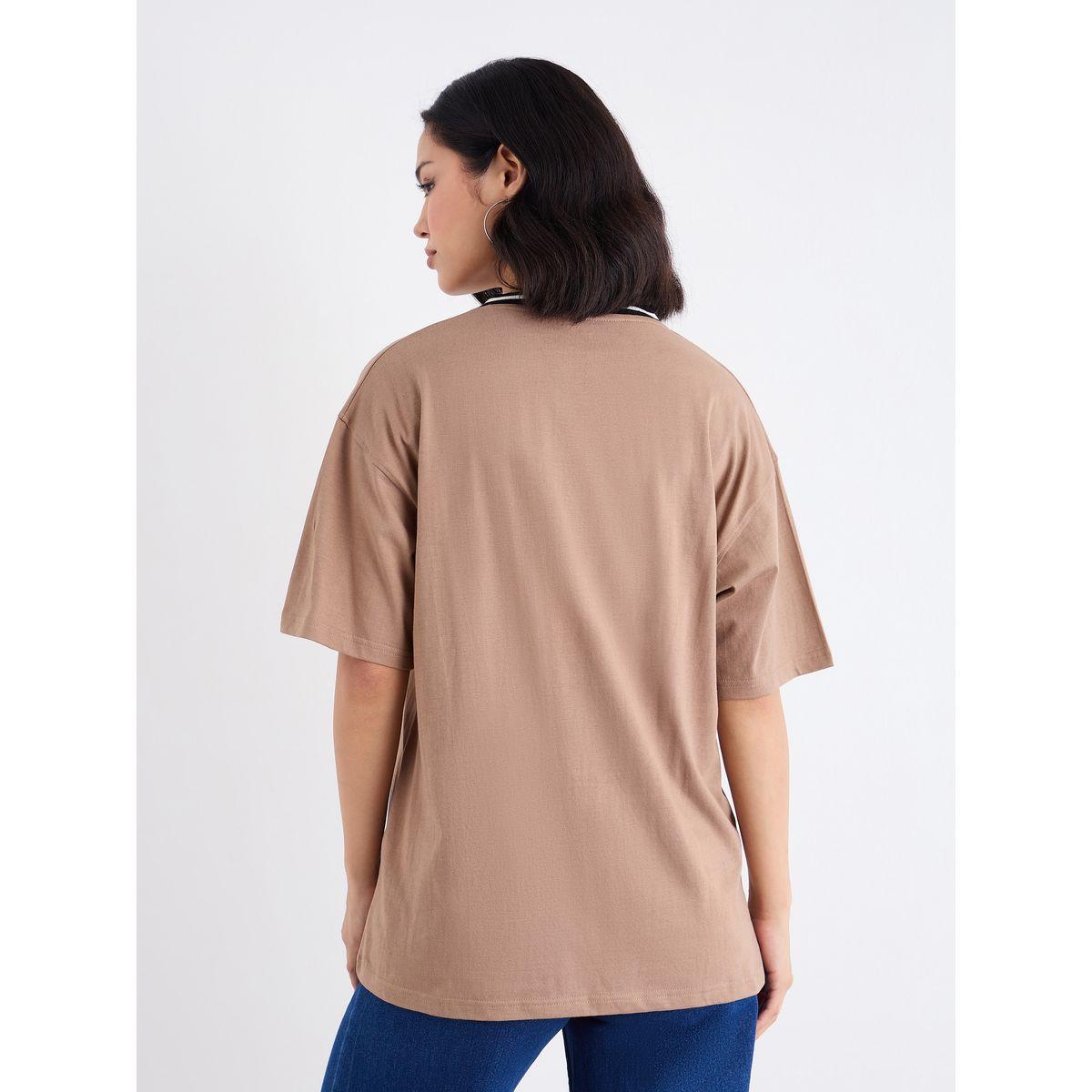 تيشيرت فضفاض بطبعة كتابعة وياقة مُتباينة-women-clothing-tshirts-image-5