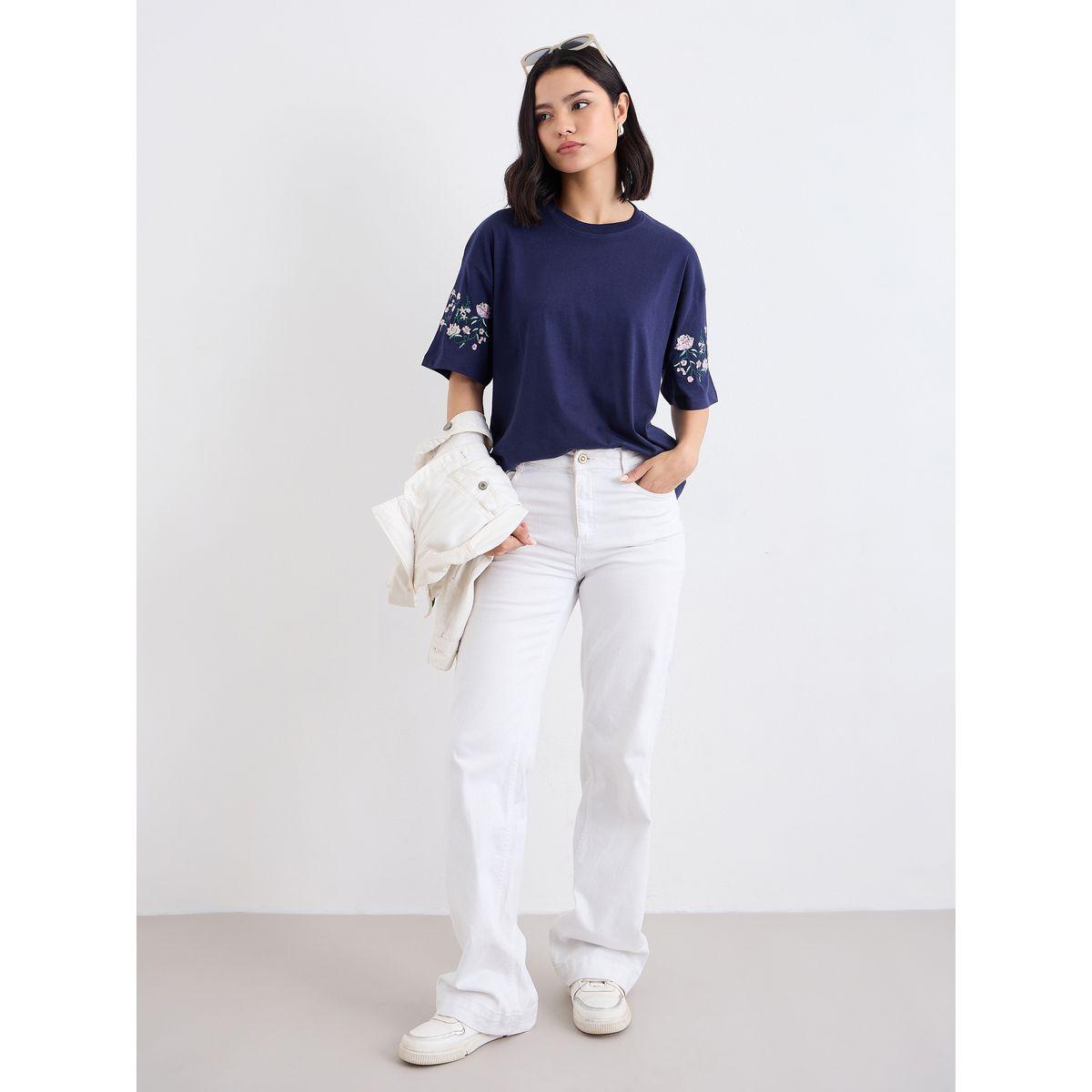 تيشيرت فضفاض بتفاصيل مُطرزة-women-clothing-tshirts-image-1