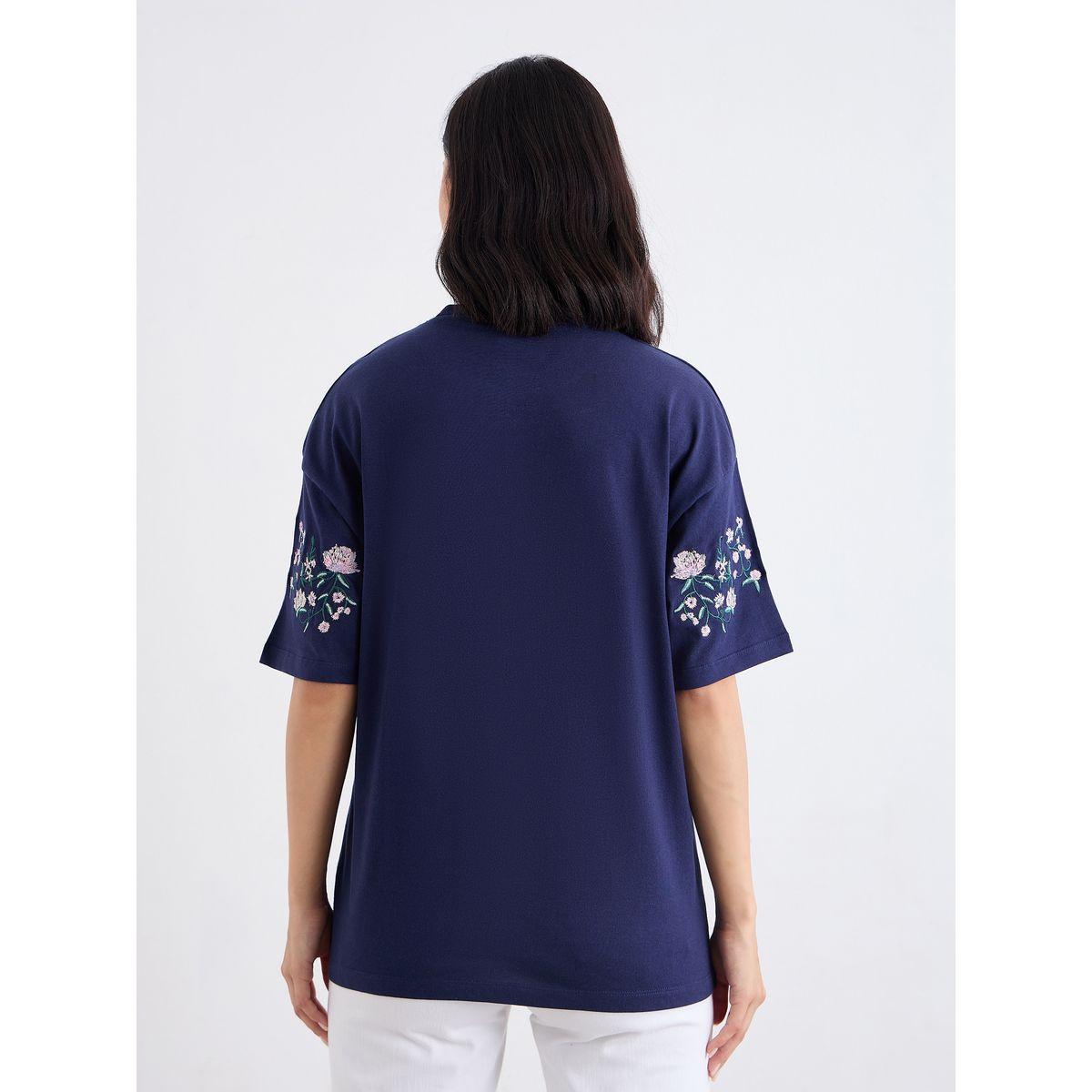 تيشيرت فضفاض بتفاصيل مُطرزة-women-clothing-tshirts-image-4