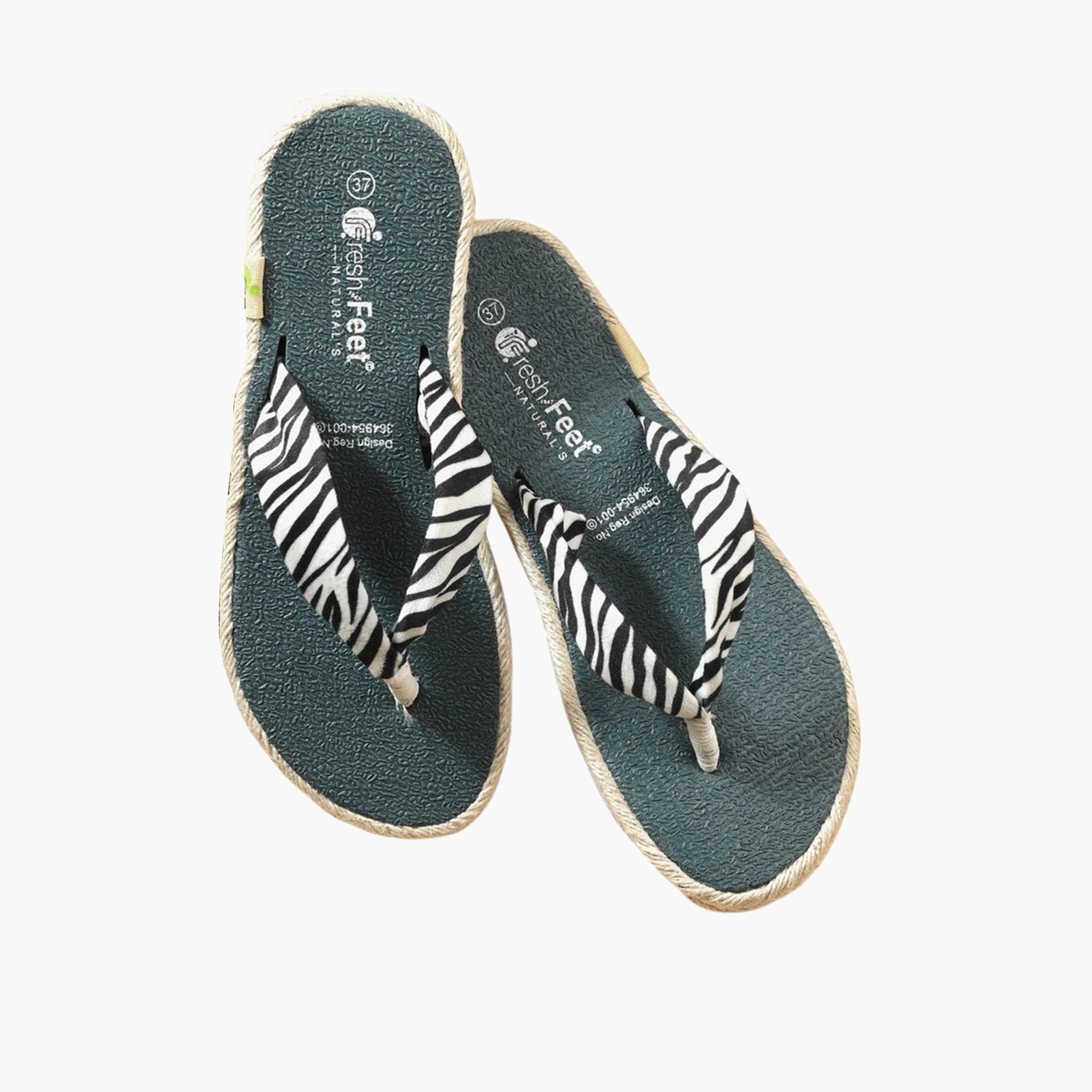 فريش فيت × ستايلي - شبشب يوجا بطبعة حمار وحشي-women-shoes-sandals-flats-image-1
