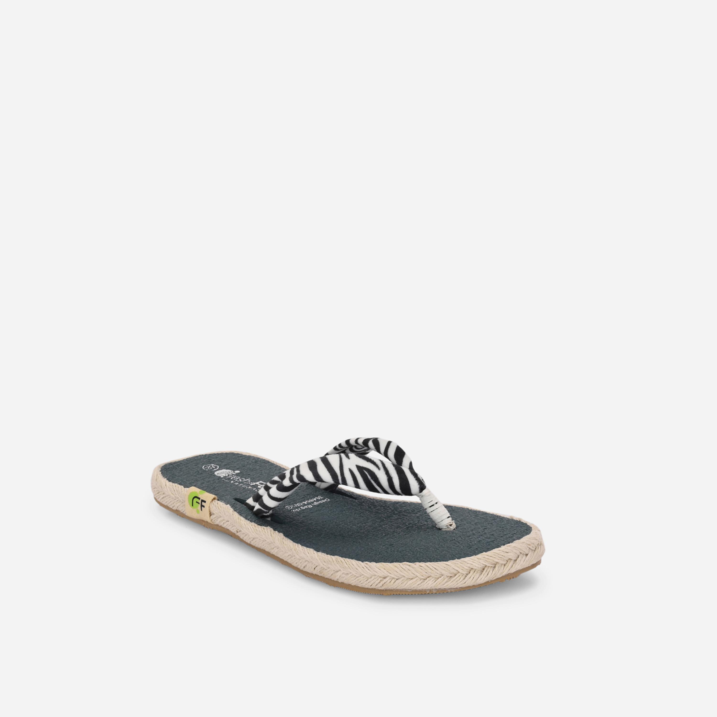 فريش فيت × ستايلي - شبشب يوجا بطبعة حمار وحشي-women-shoes-sandals-flats-image-3
