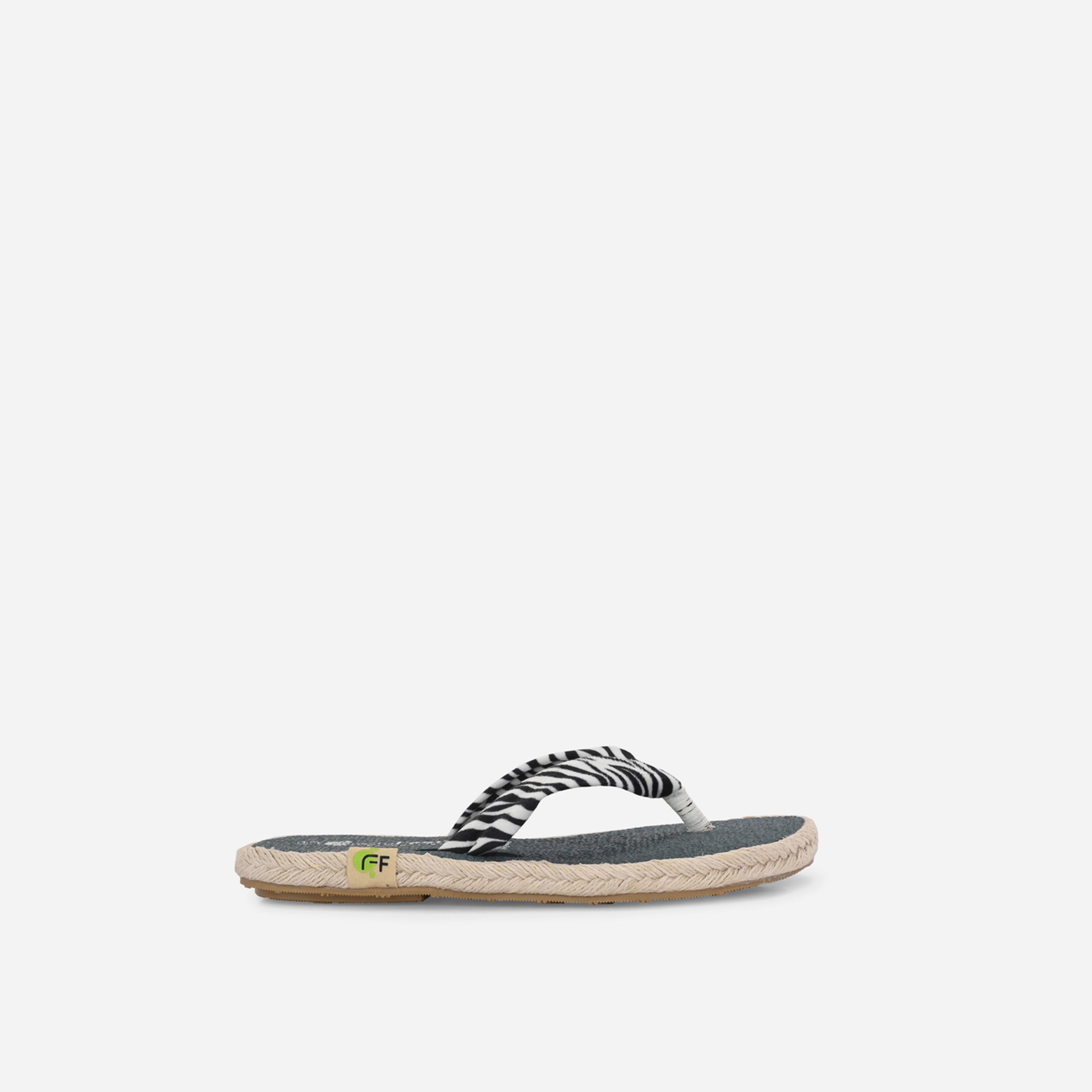 فريش فيت × ستايلي - شبشب يوجا بطبعة حمار وحشي-women-shoes-sandals-flats-image-4