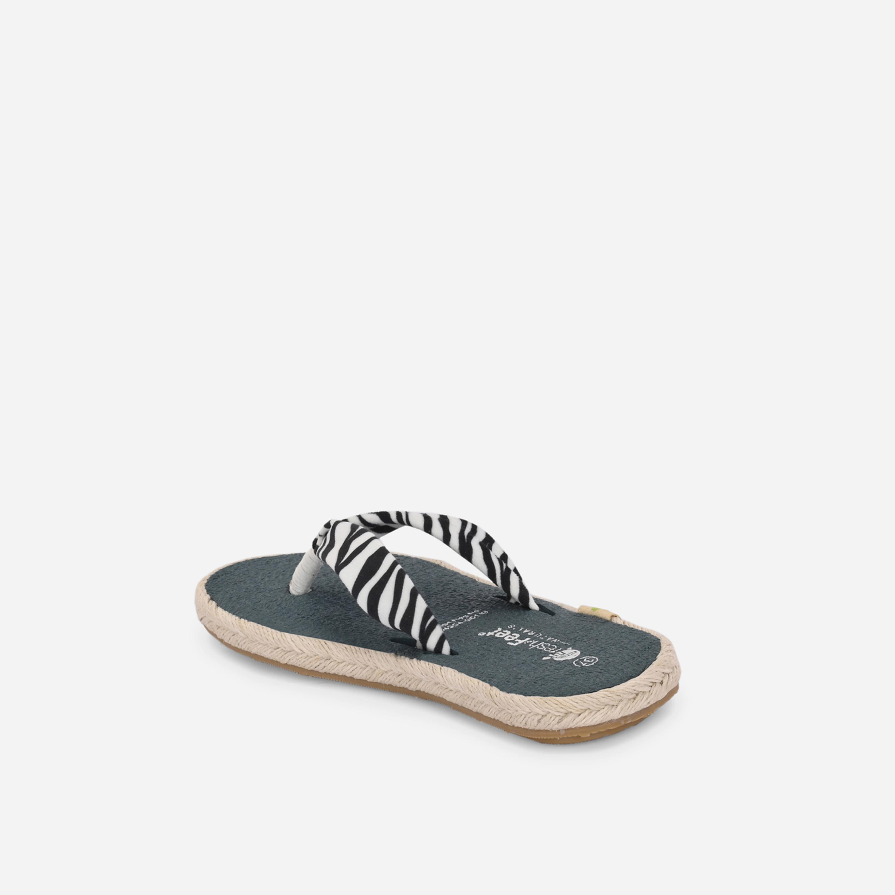 فريش فيت × ستايلي - شبشب يوجا بطبعة حمار وحشي-women-shoes-sandals-flats-image-5