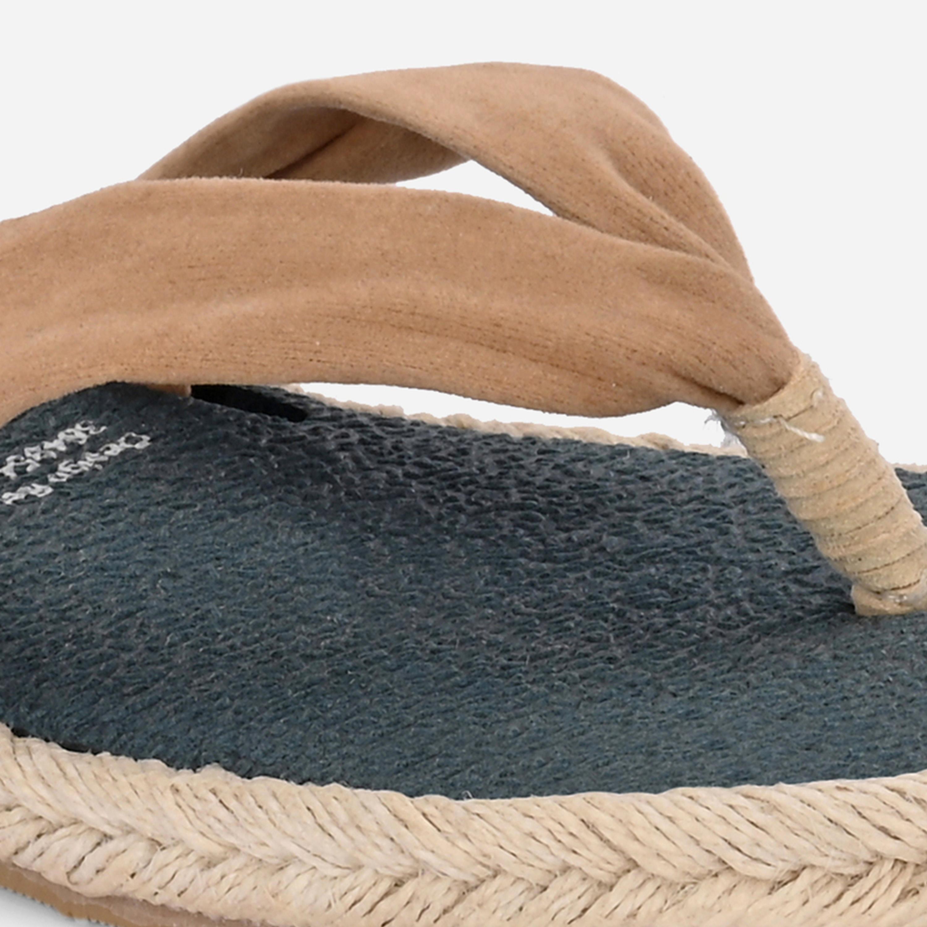 فريش فيت × ستايلي - شبشب يوجا بيج سادة بمقدمة مدببة-women-shoes-sandals-flats-image-2