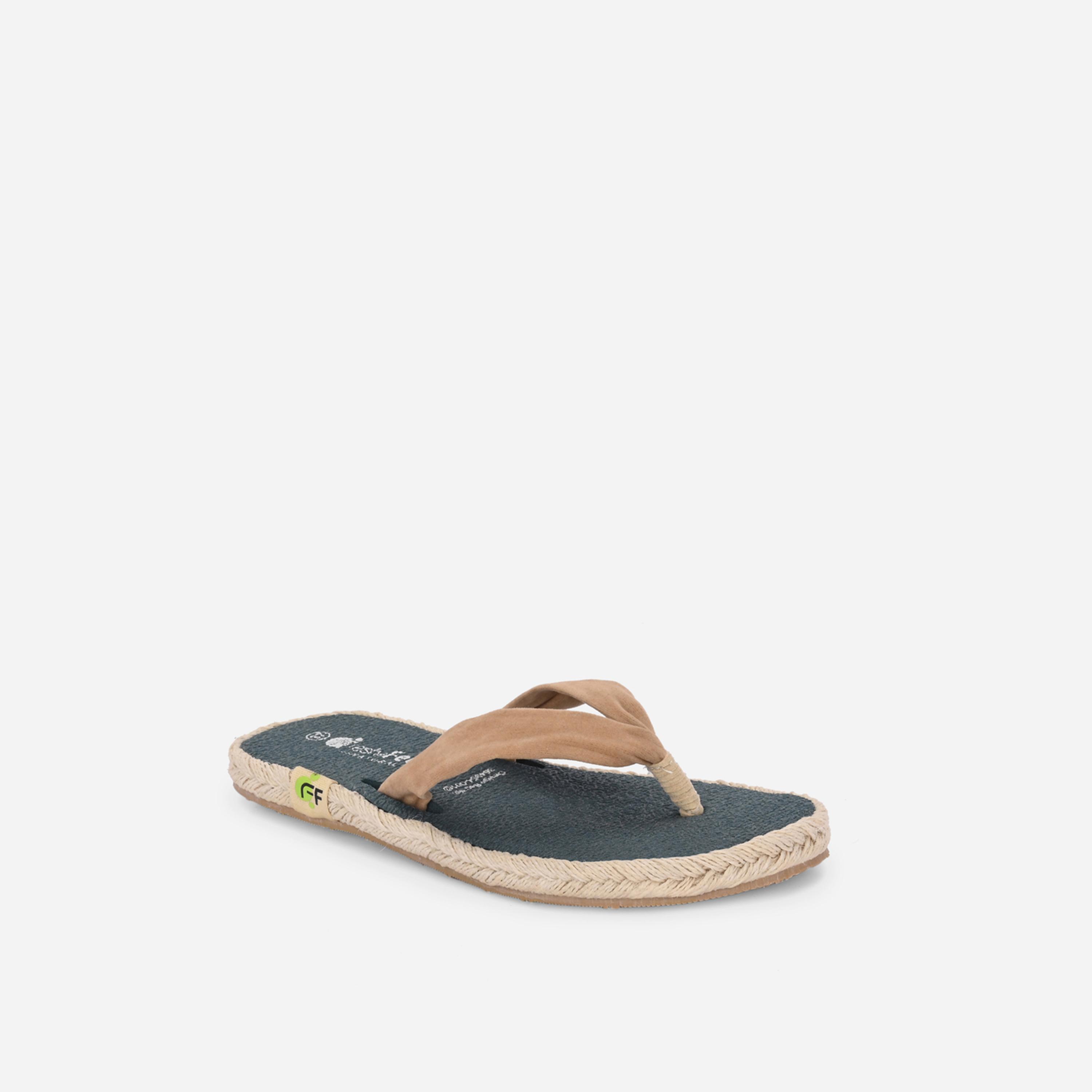 فريش فيت × ستايلي - شبشب يوجا بيج سادة بمقدمة مدببة-women-shoes-sandals-flats-image-3