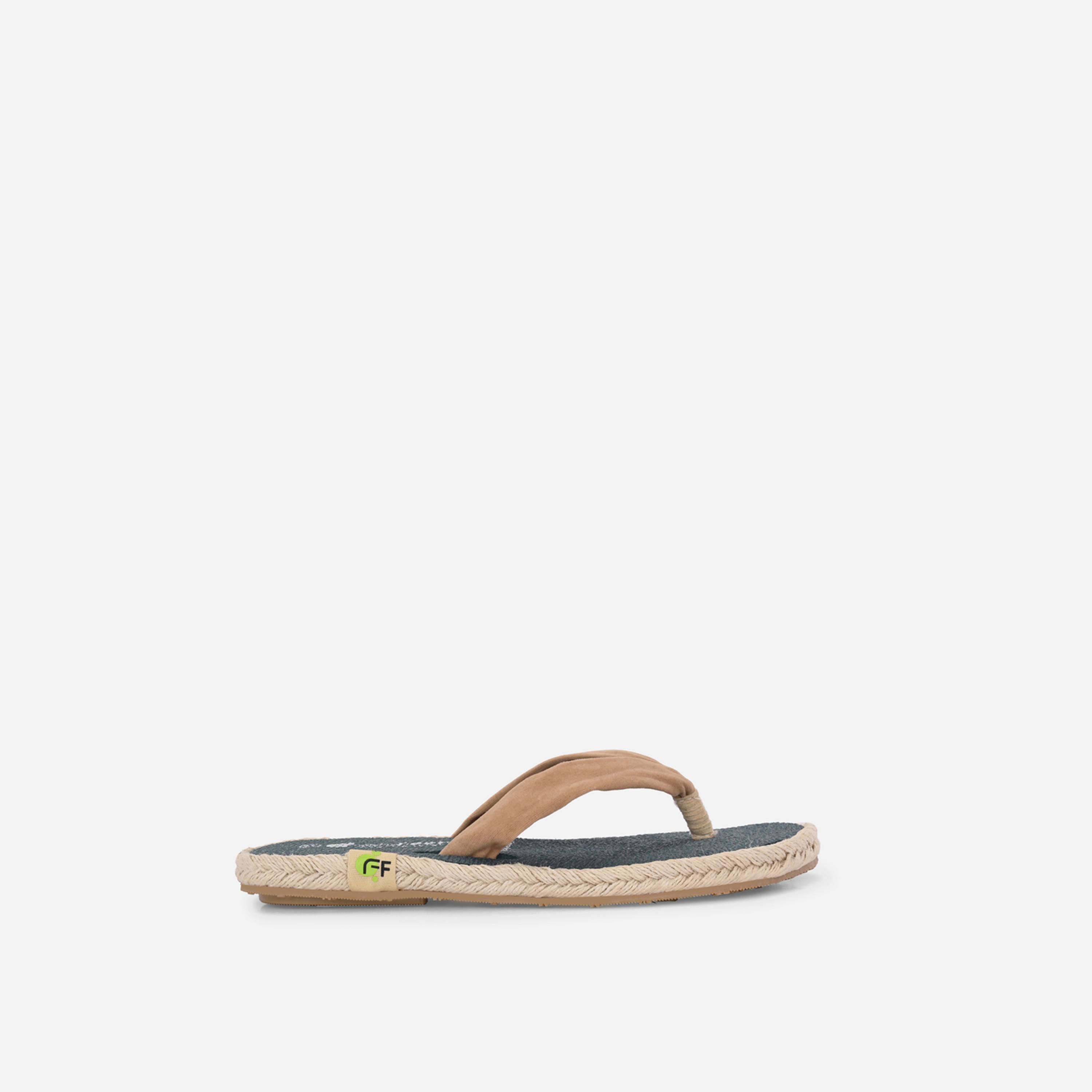 فريش فيت × ستايلي - شبشب يوجا بيج سادة بمقدمة مدببة-women-shoes-sandals-flats-image-4