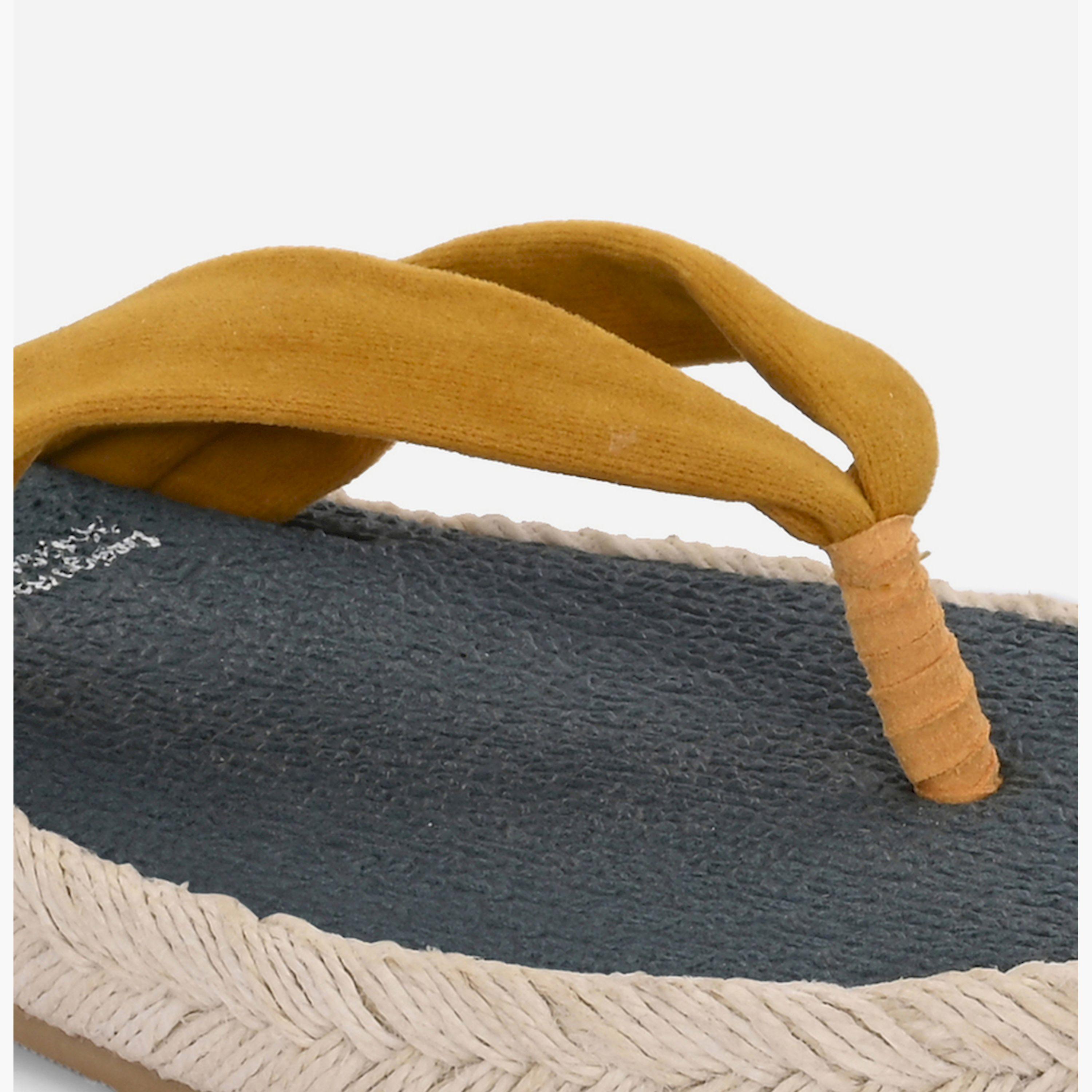 فريش فيت × ستايلي - شبشب يوجا سادة أصفر-women-shoes-sandals-flats-image-2
