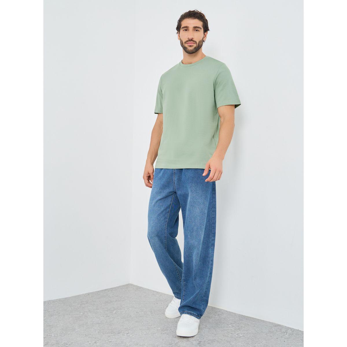 تيشيرت سادة بقصة عادية وياقة ضيقة-men-clothing-tshirtsandpolos-tshirts-image-2