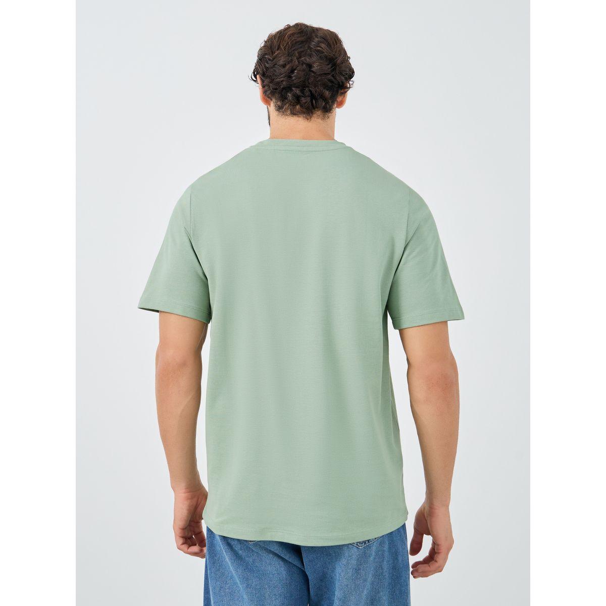 تيشيرت سادة بقصة عادية وياقة ضيقة-men-clothing-tshirtsandpolos-tshirts-image-4