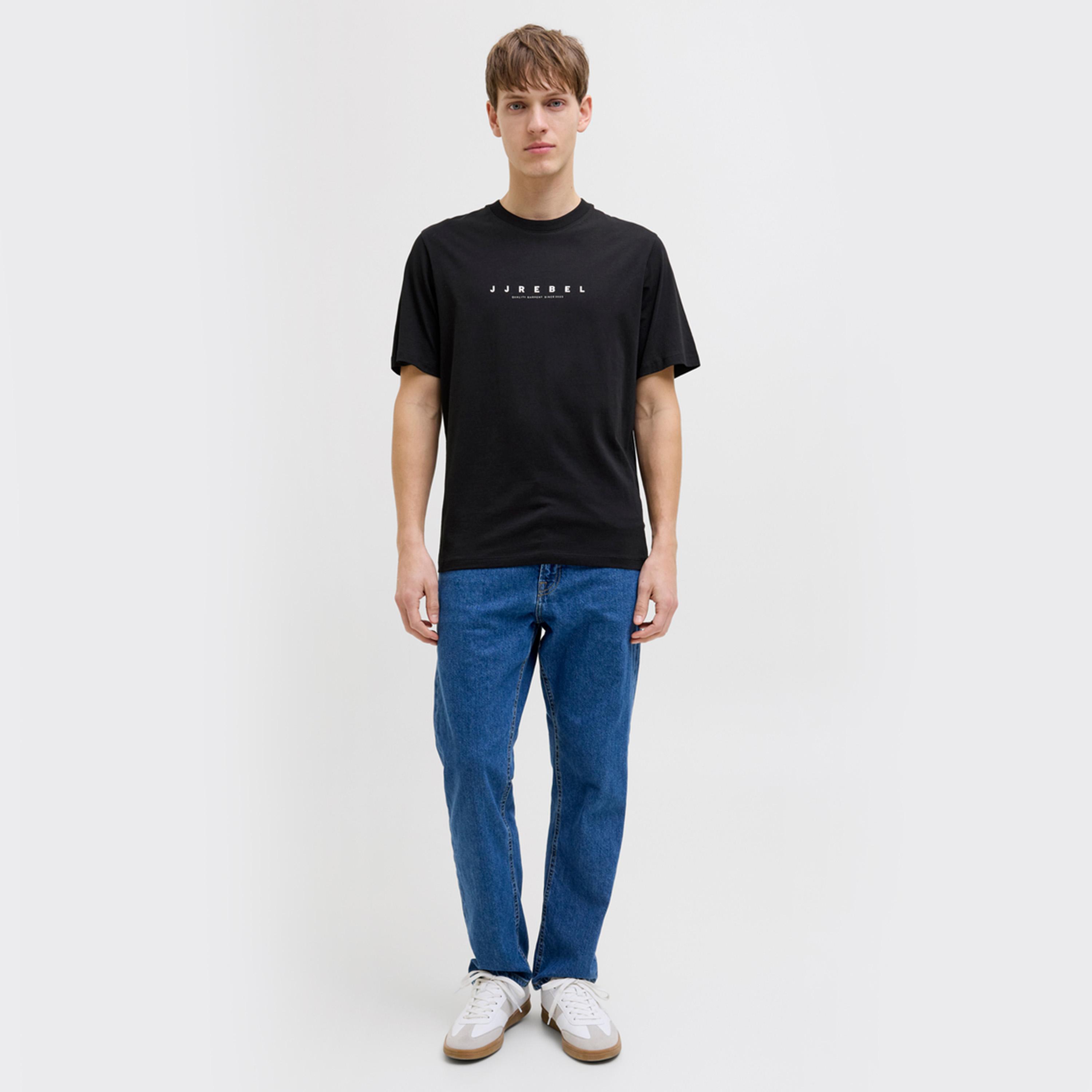 ريبيل × ستايلي - تي شيرت بشعار وفتحة رقبة دائرية بأكمام قصيرة-men-clothing-tshirtsandpolos-tshirts-image-3