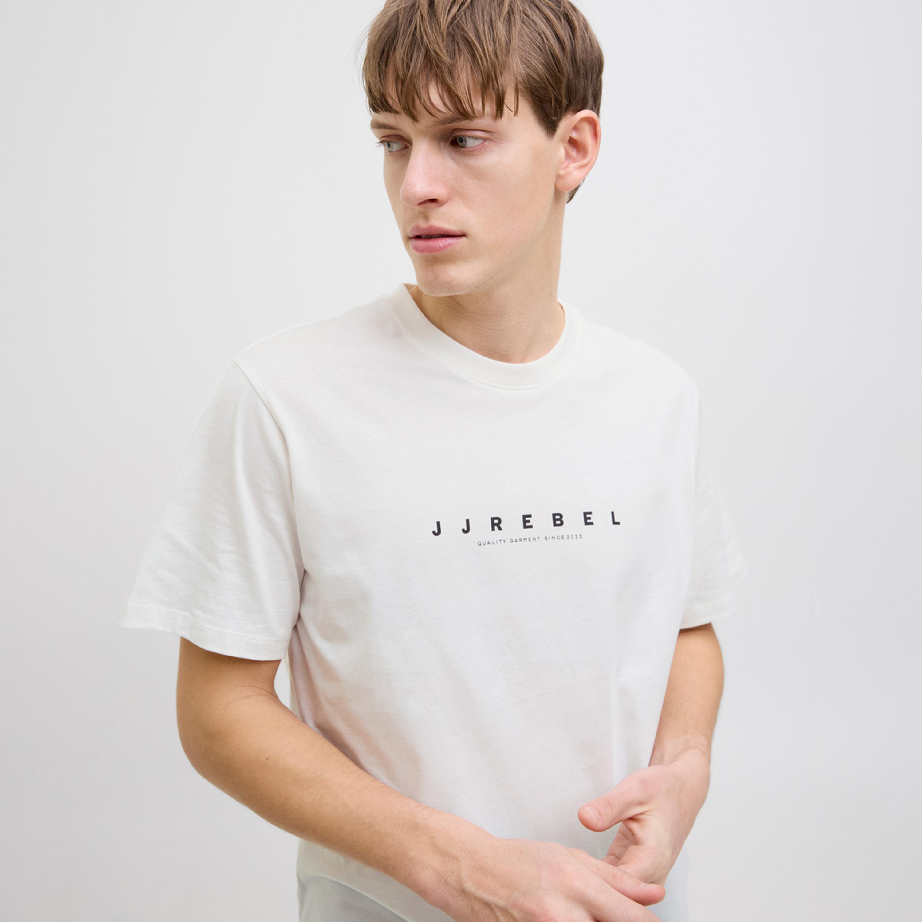 ريبيل × ستايلي - تي شيرت بشعار وفتحة رقبة دائرية بأكمام قصيرة-men-clothing-tshirtsandpolos-tshirts-image-2