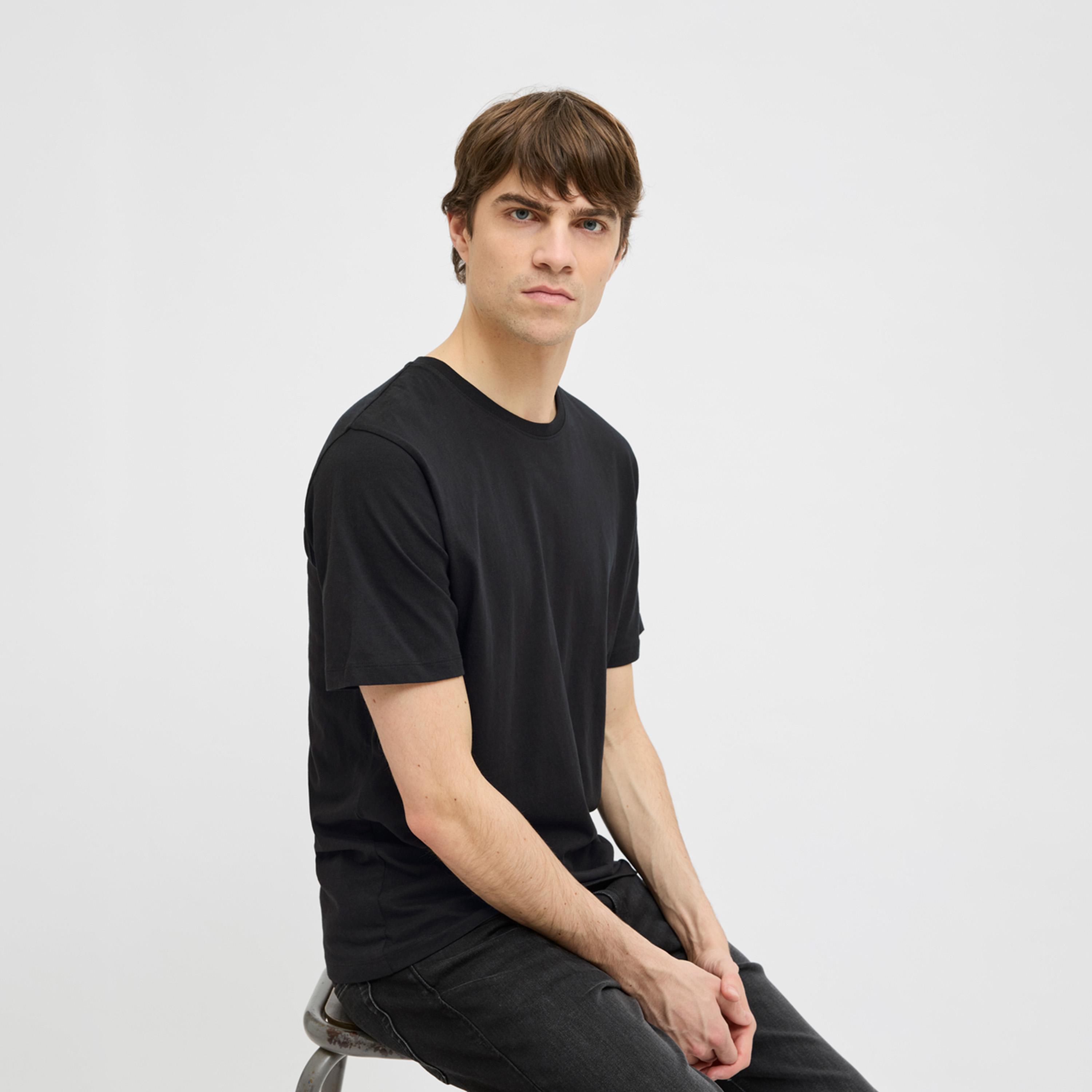 ريبيل × ستايلي - تي شيرت جريباسيك بفتحة رقبة واسعة-men-clothing-tshirtsandpolos-tshirts-image-1