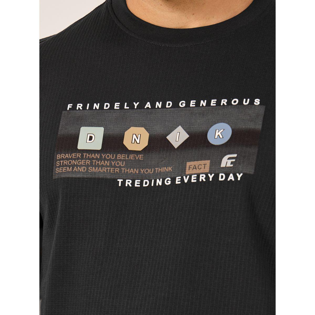 تيشيرت بياقة ضيقة وطبعة جرافيك-men-clothing-tshirtsandpolos-tshirts-image-4