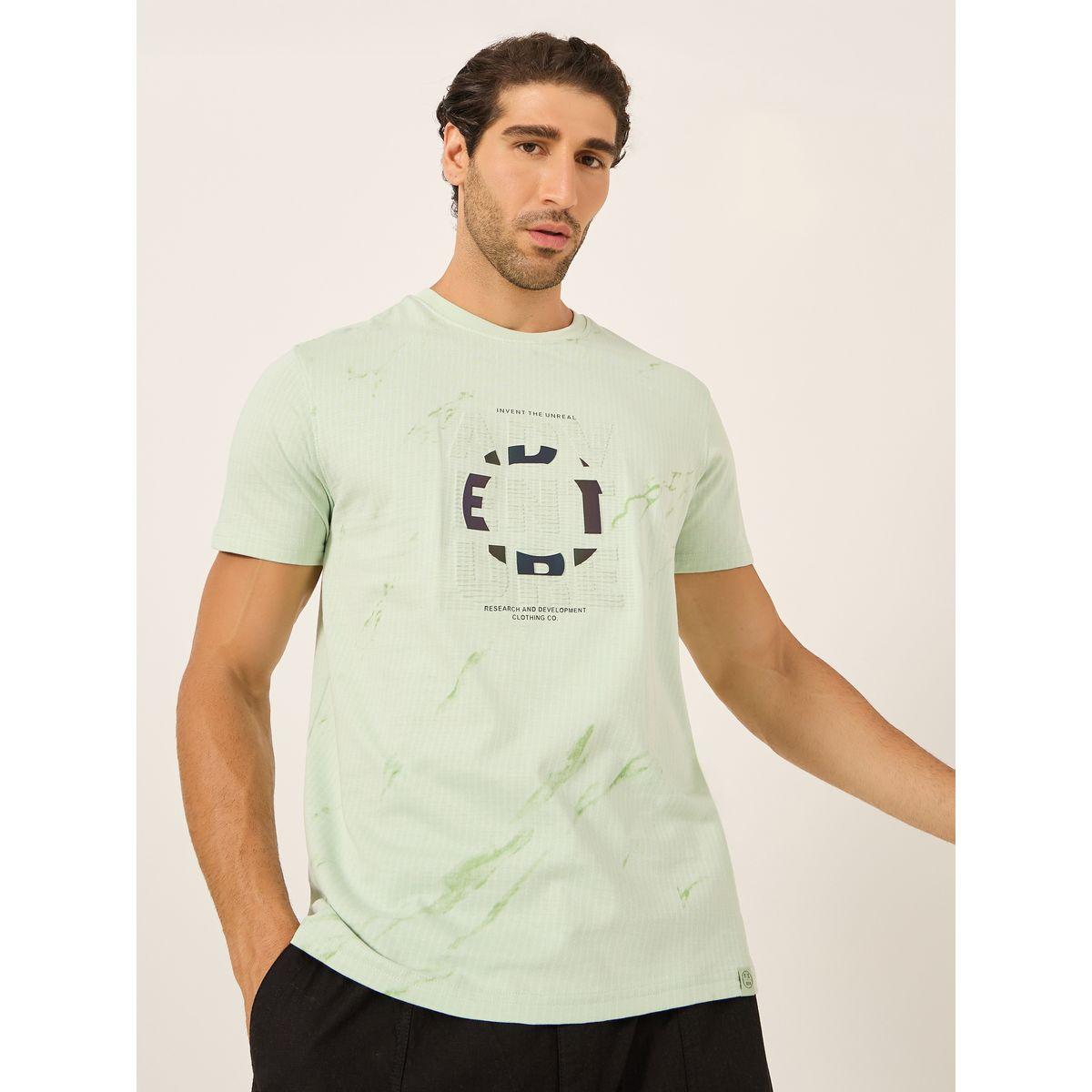تيشيرت بياقة ضيقة وطبعة جرافيك-men-clothing-tshirtsandpolos-tshirts-image-1