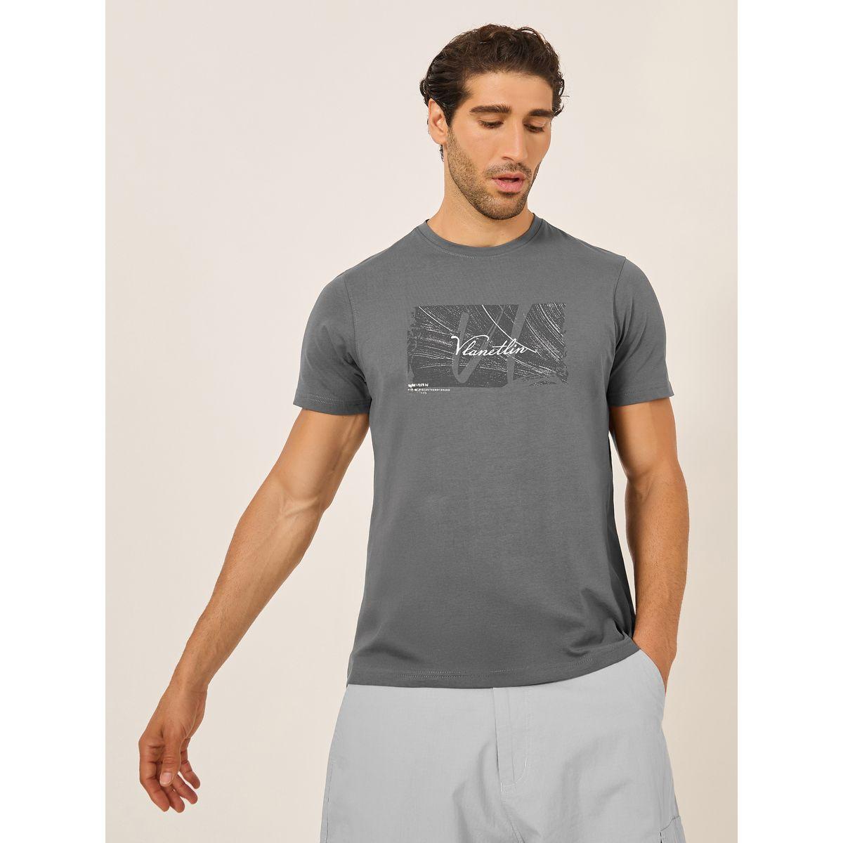 تيشيرت بياقة ضيقة وطبعة جرافيك-men-clothing-tshirtsandpolos-tshirts-image-1