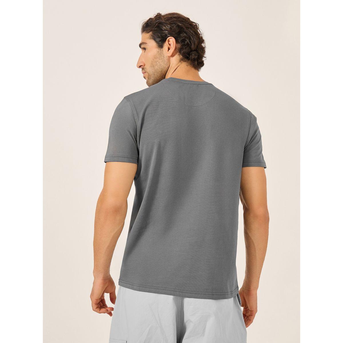 تيشيرت بياقة ضيقة وطبعة جرافيك-men-clothing-tshirtsandpolos-tshirts-image-4