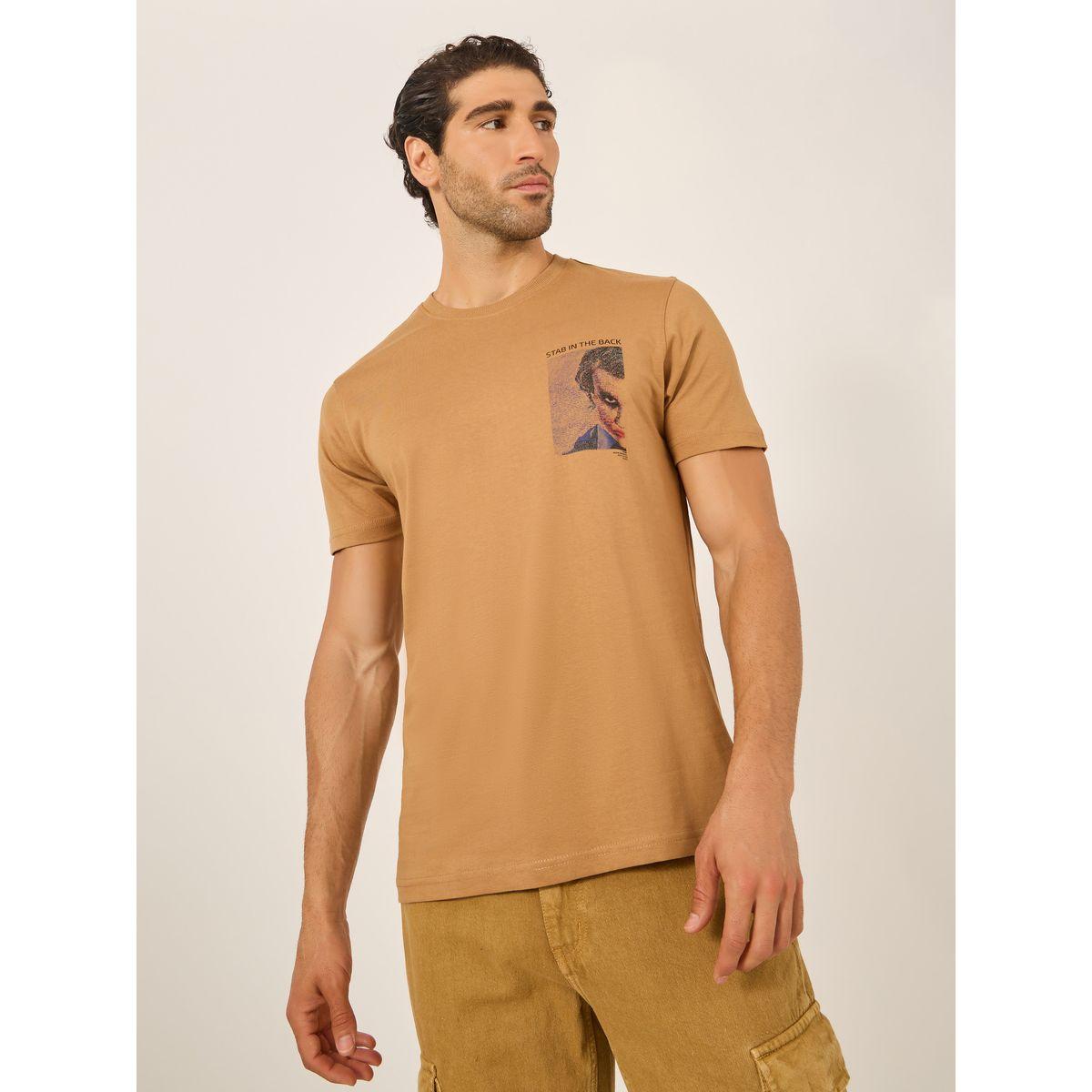 تيشيرت بياقة ضيقة وطبعة جرافيك-men-clothing-tshirtsandpolos-tshirts-image-3