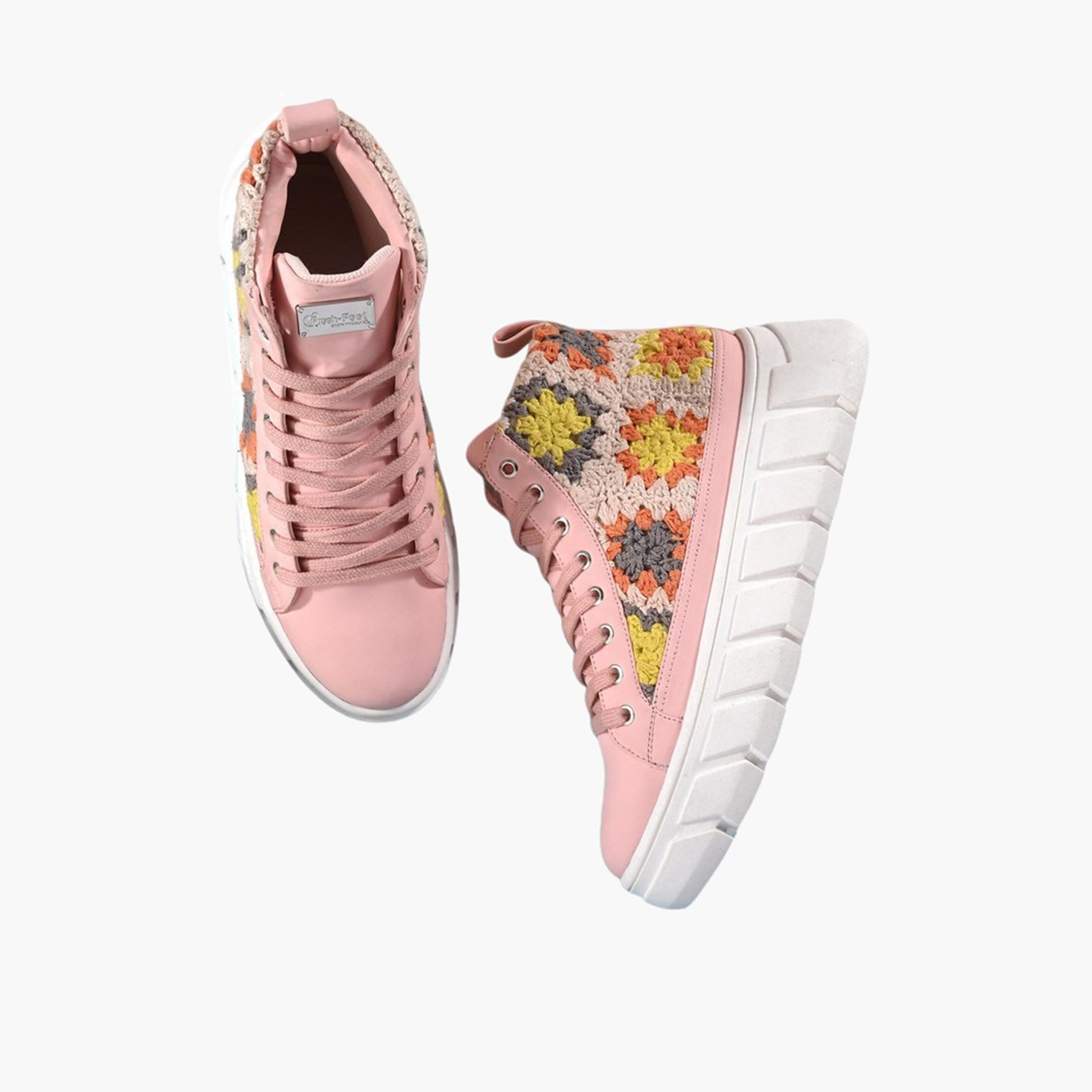 فريش فيت × ستايلي - حذاء رياضي مرتفع الياقة بكروشيه ورباط للإغلاق-women-shoes-sneakers-image-1