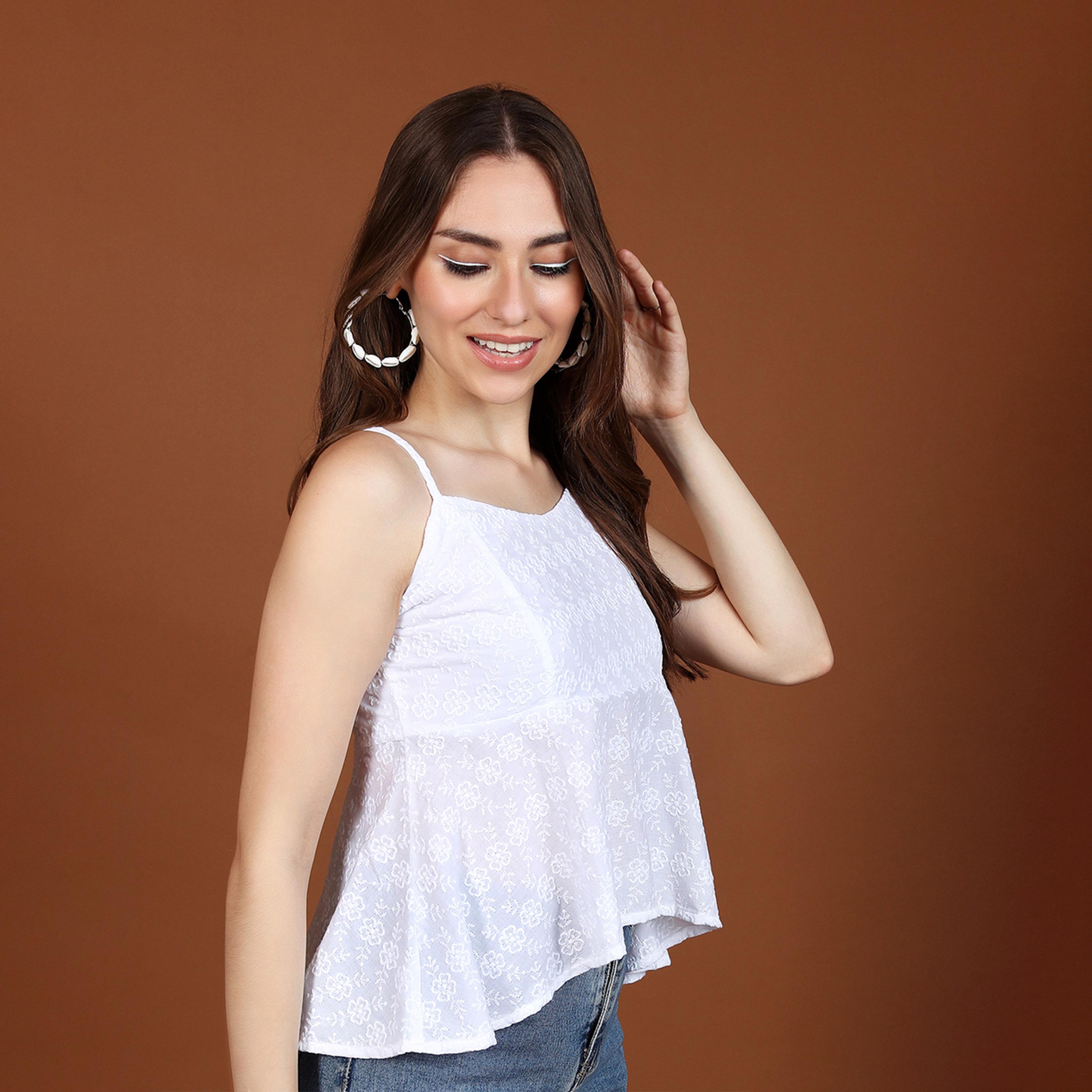 فيشود × ستايلي - بلوزة بيبلوم مطرزة بالورود مع حزام كتف - أبيض-women-clothing-shirtsandblouses-blouses-image-6