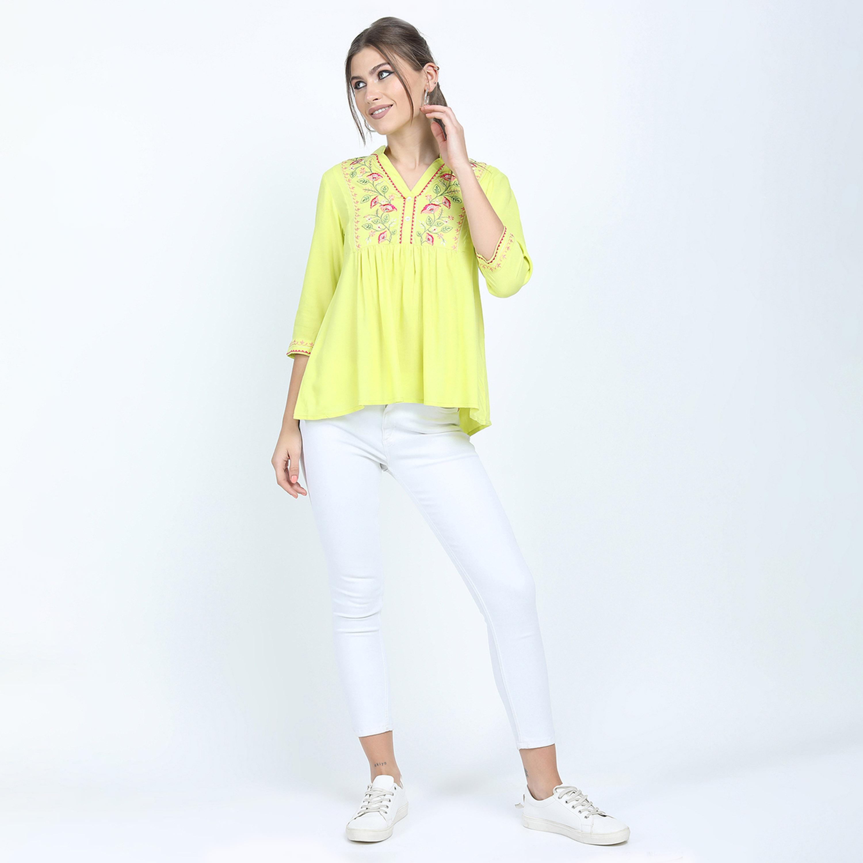 فيشود × ستايلي - بلوزة مطرزة بالزهور بياقة ماندرين - أصفر-women-clothing-shirtsandblouses-blouses-image-1