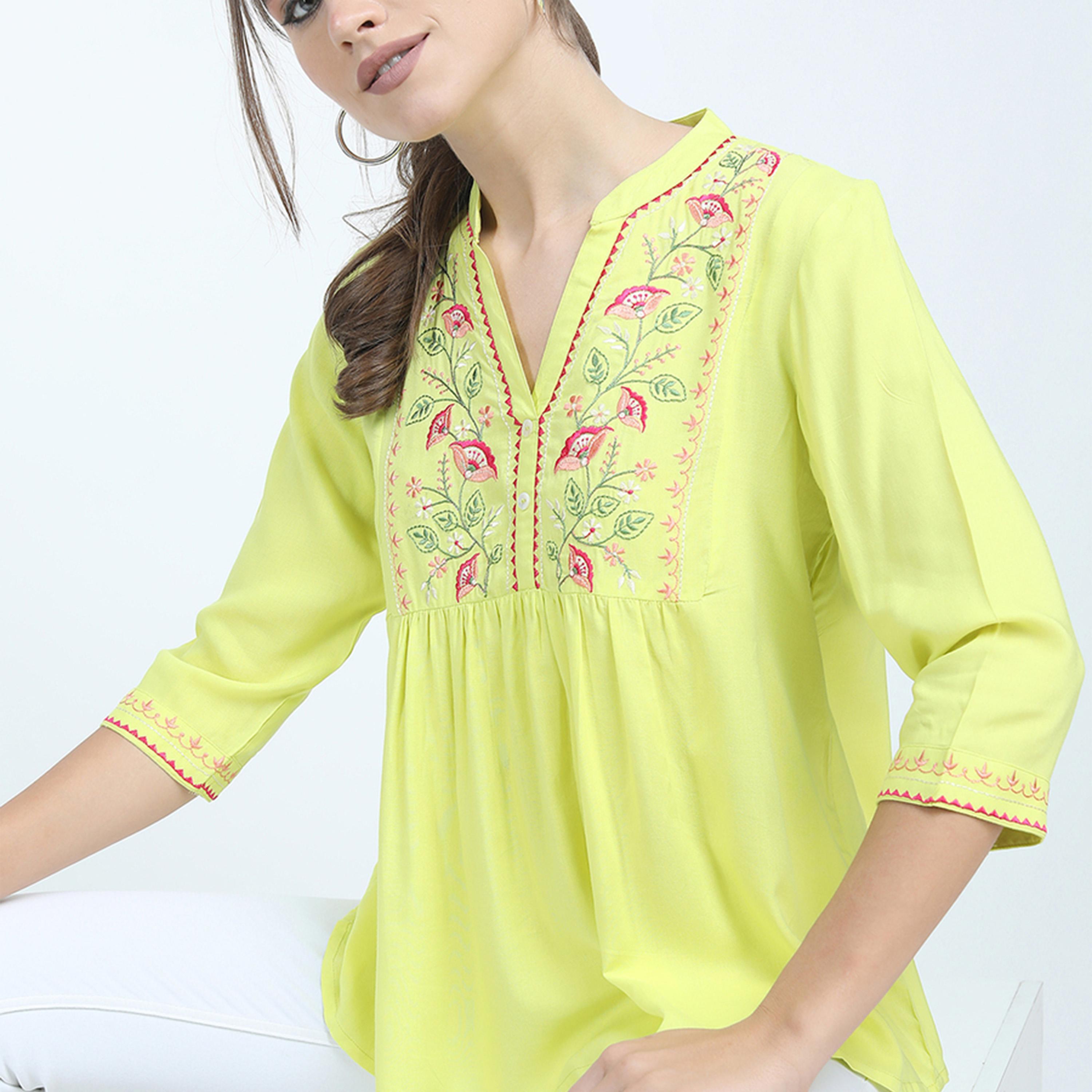 فيشود × ستايلي - بلوزة مطرزة بالزهور بياقة ماندرين - أصفر-women-clothing-shirtsandblouses-blouses-image-5