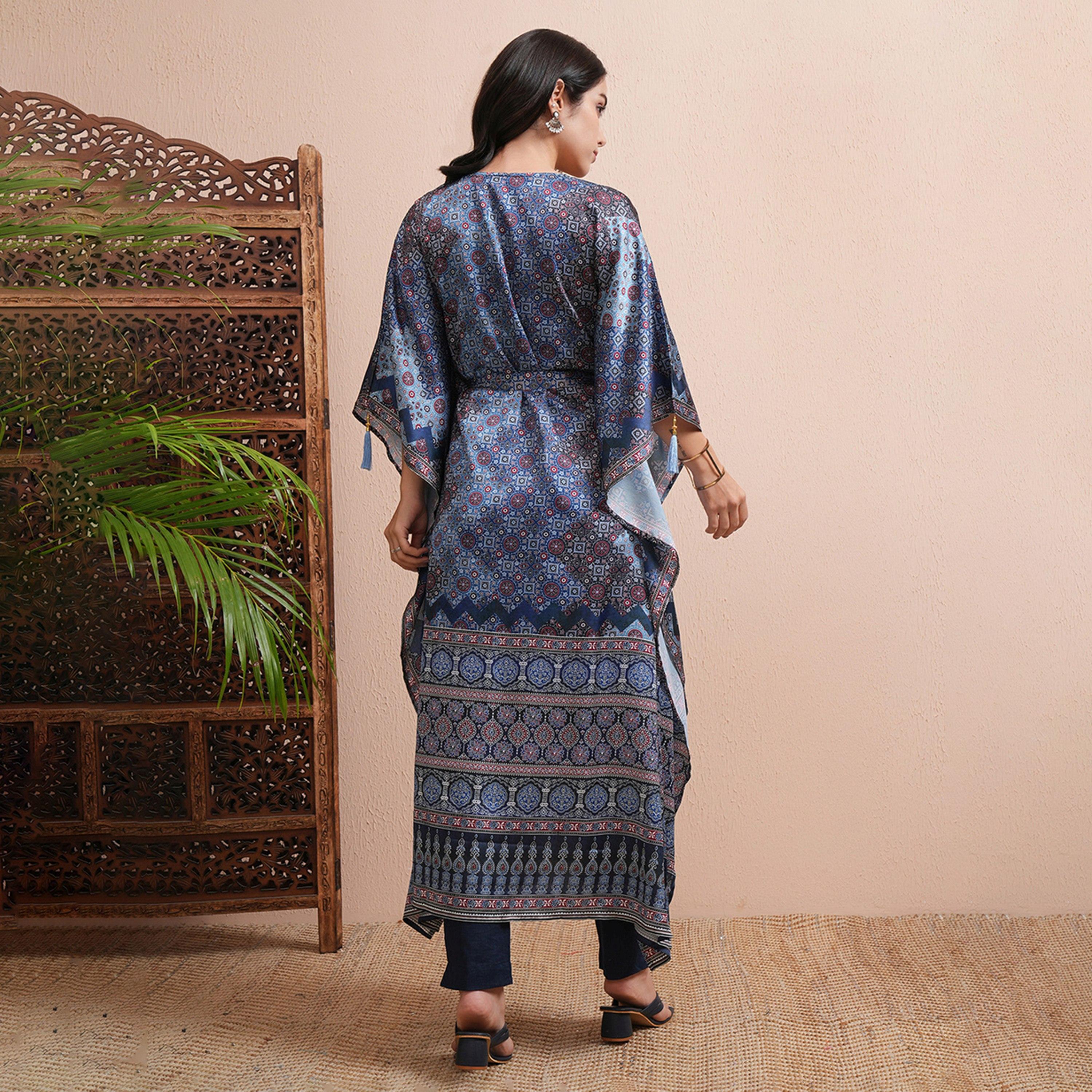 فيشود × ستايلي - بلوزة نسائية مطبوعة هندسيًا بفتحة رقبة على شكل V-women-clothing-shirtsandblouses-blouses-image-3
