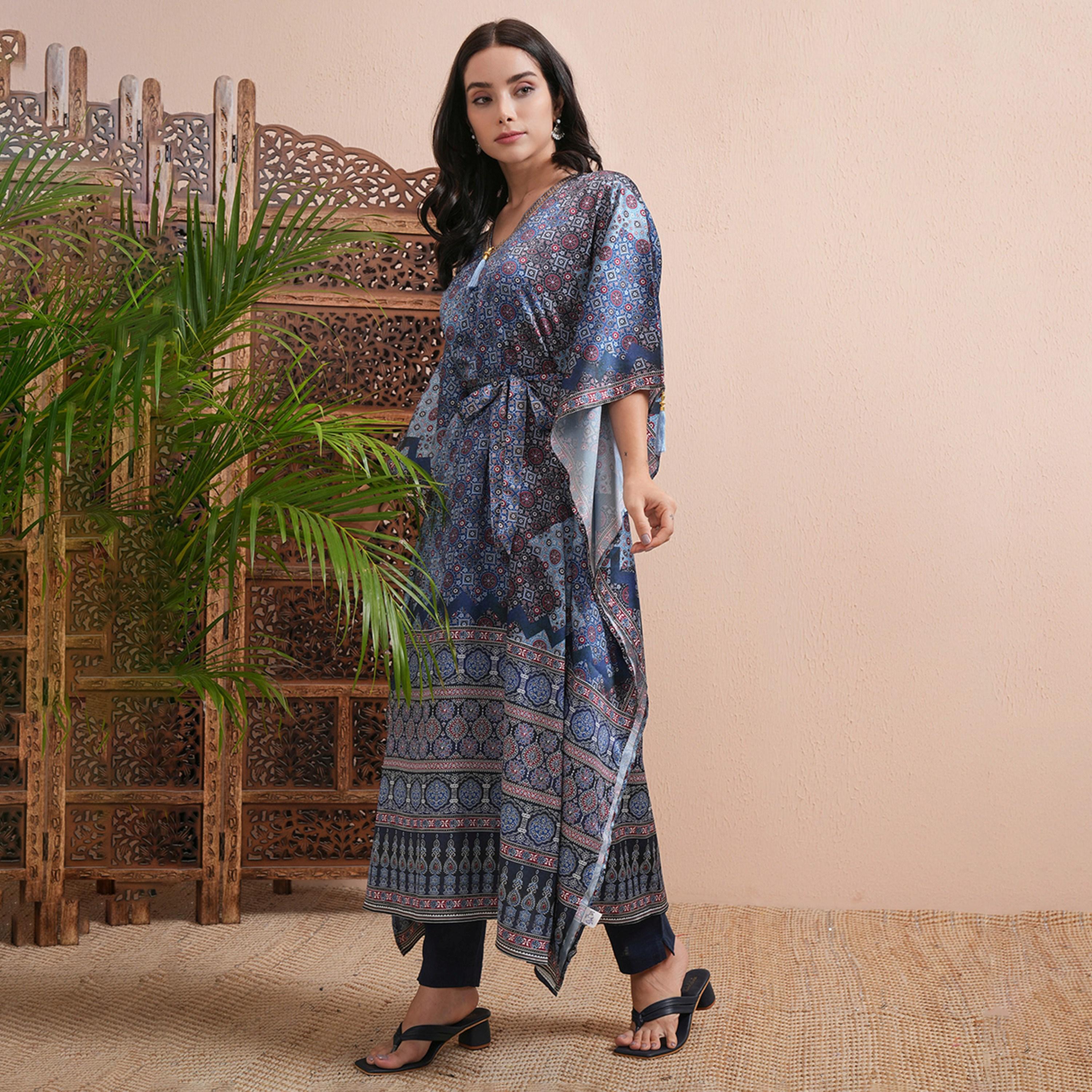 فيشود × ستايلي - بلوزة نسائية مطبوعة هندسيًا بفتحة رقبة على شكل V-women-clothing-shirtsandblouses-blouses-image-4