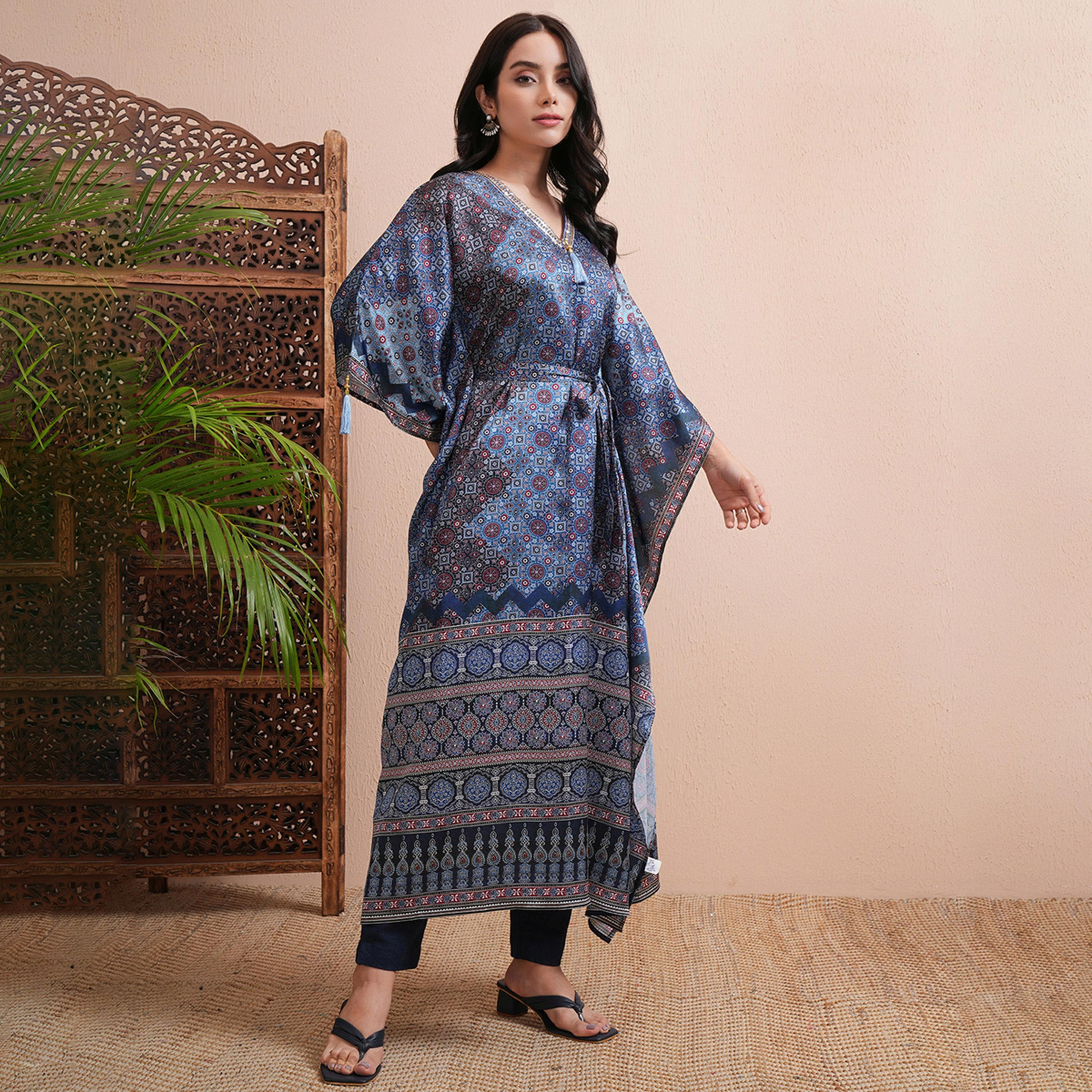 فيشود × ستايلي - بلوزة نسائية مطبوعة هندسيًا بفتحة رقبة على شكل V-women-clothing-shirtsandblouses-blouses-image-6