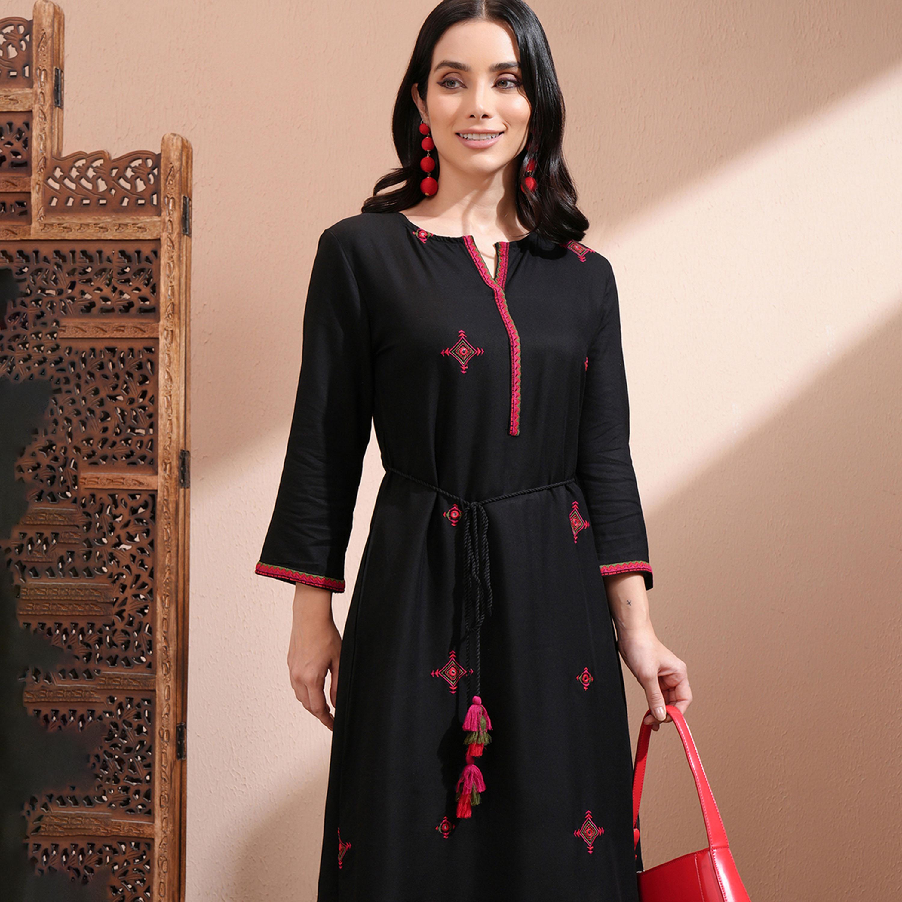 فيشود × ستايلي - كورتا نسائية مطرزة بالورود بتصميم A-women-clothing-shirtsandblouses-blouses-image-2