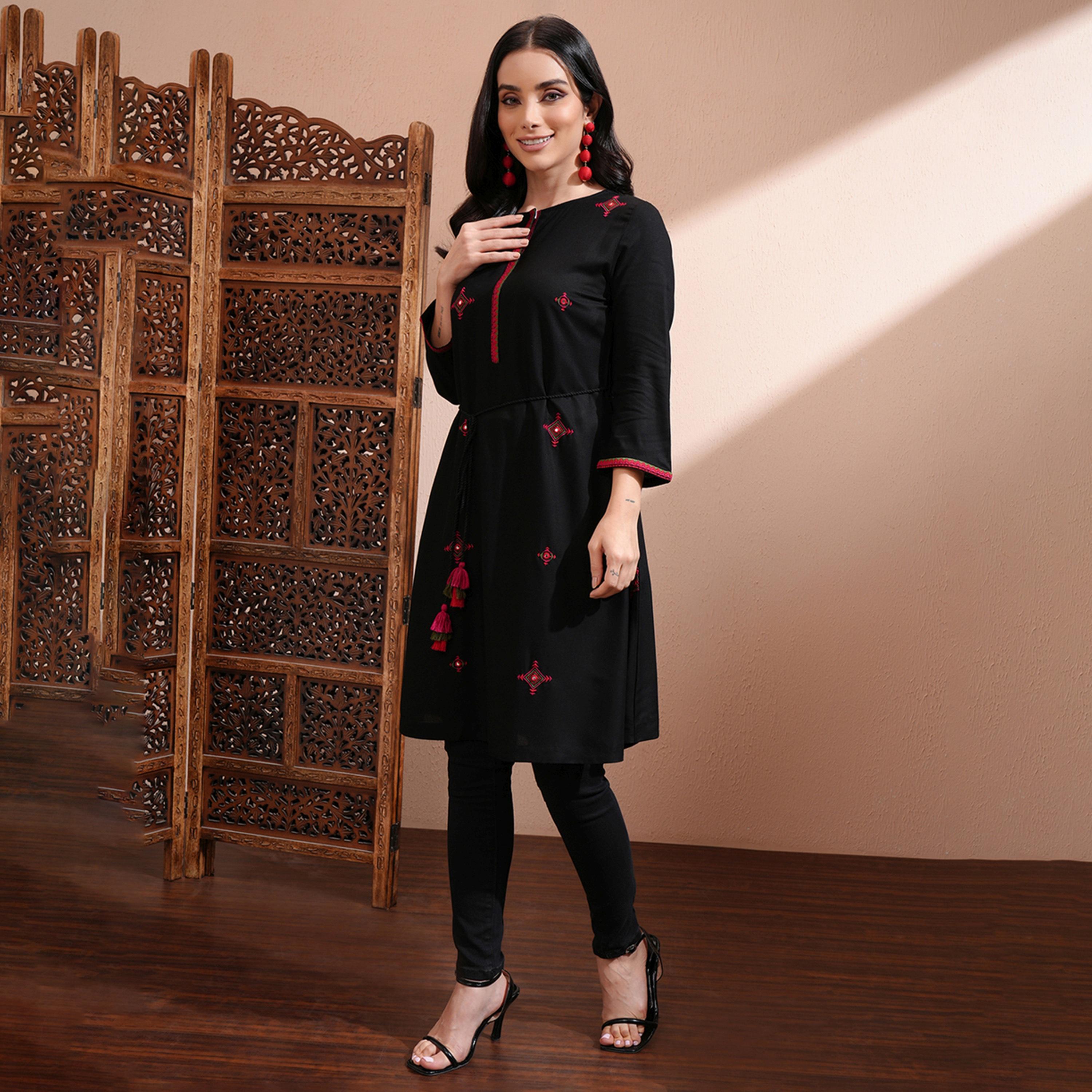 Vishudh X Styli Women Floral Embroidered A-Line Kurta-women-clothing-shirtsandblouses-blouses-image-4