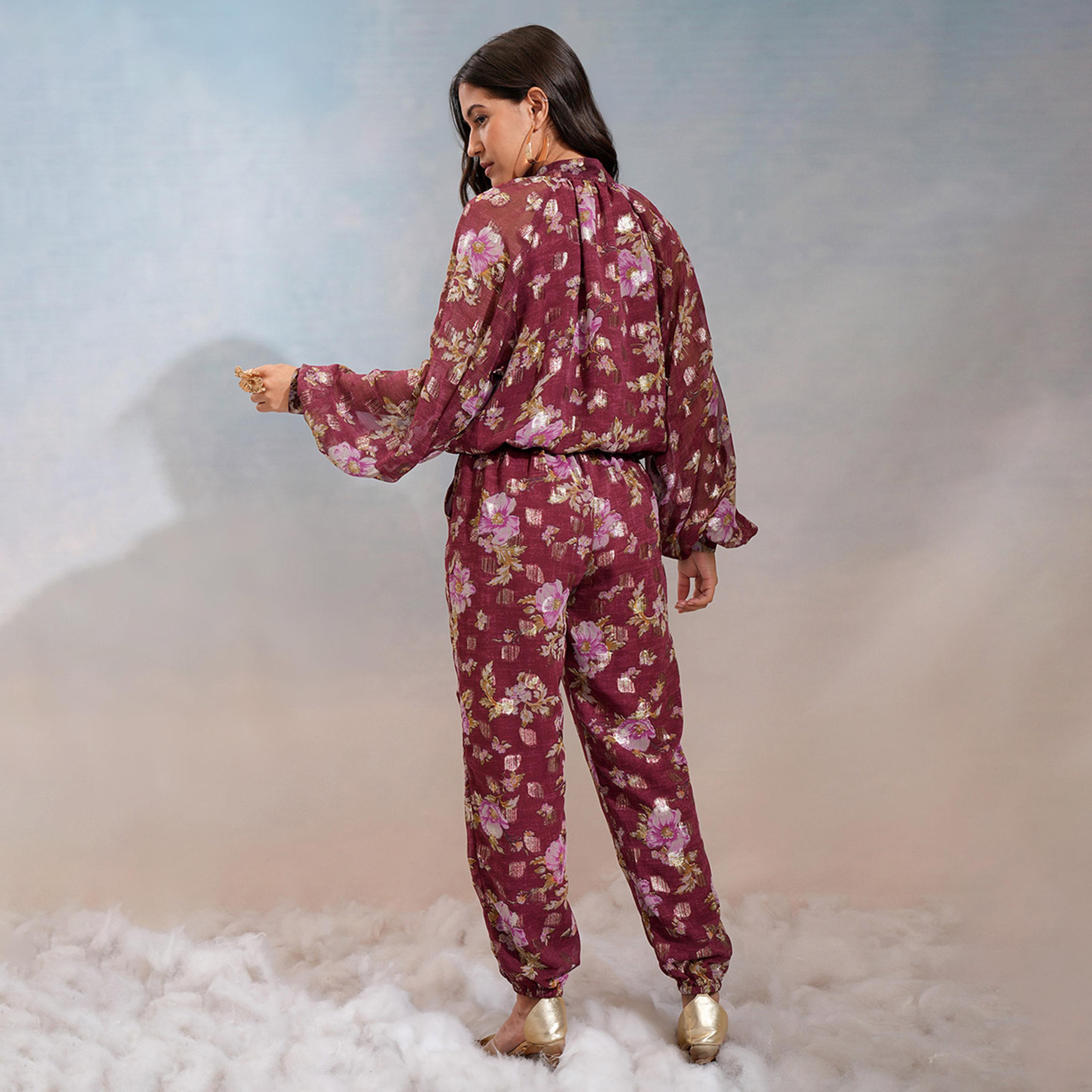 فيشود × ستايلي - بلوزة بطبعة زهور ورباط رقبة مع بنطال رياضي-women-clothing-coordsets-image-3