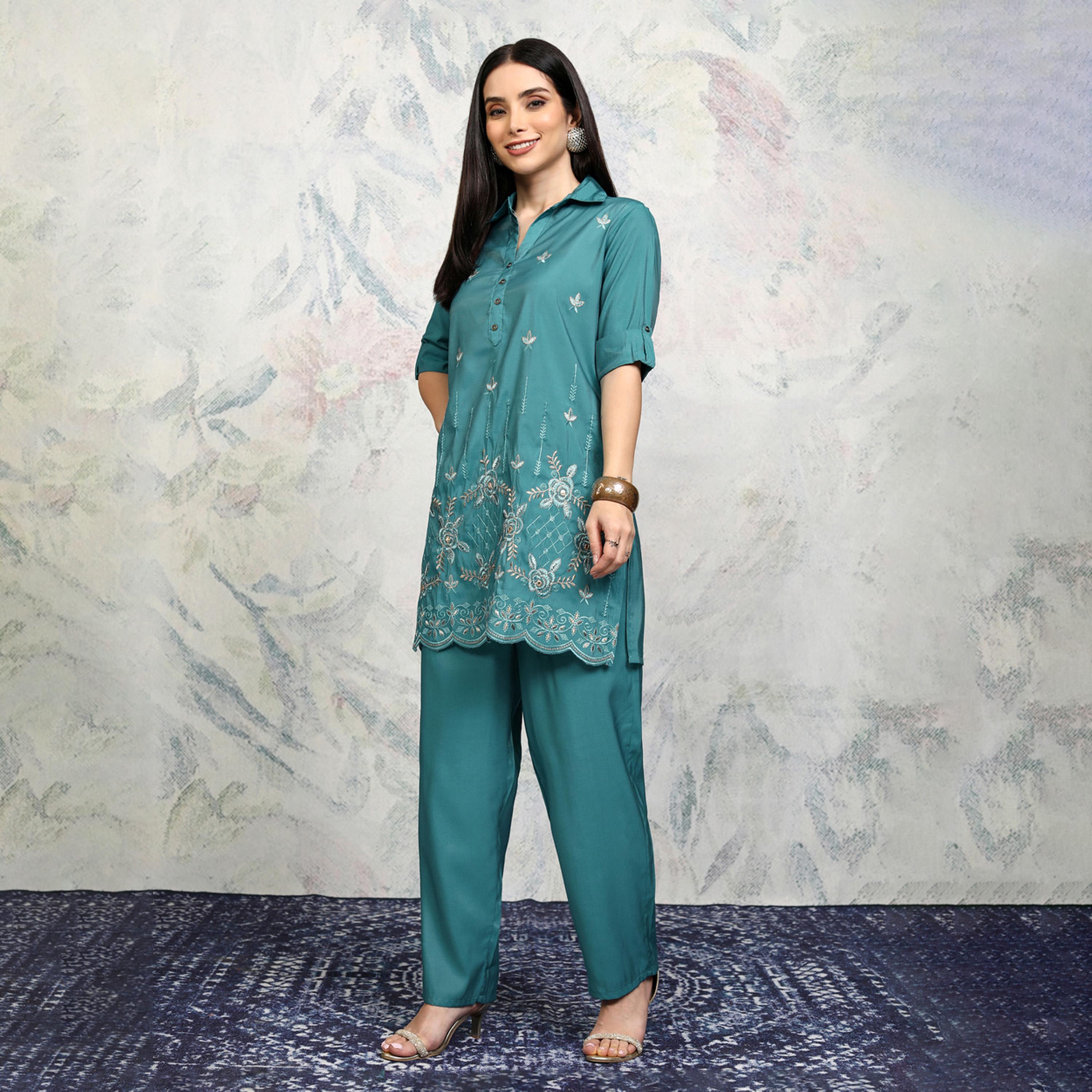 فيشود × ستايلي - قميص أزرق مخضر مطرز بياقة مع بنطال-women-clothing-coordsets-image-3