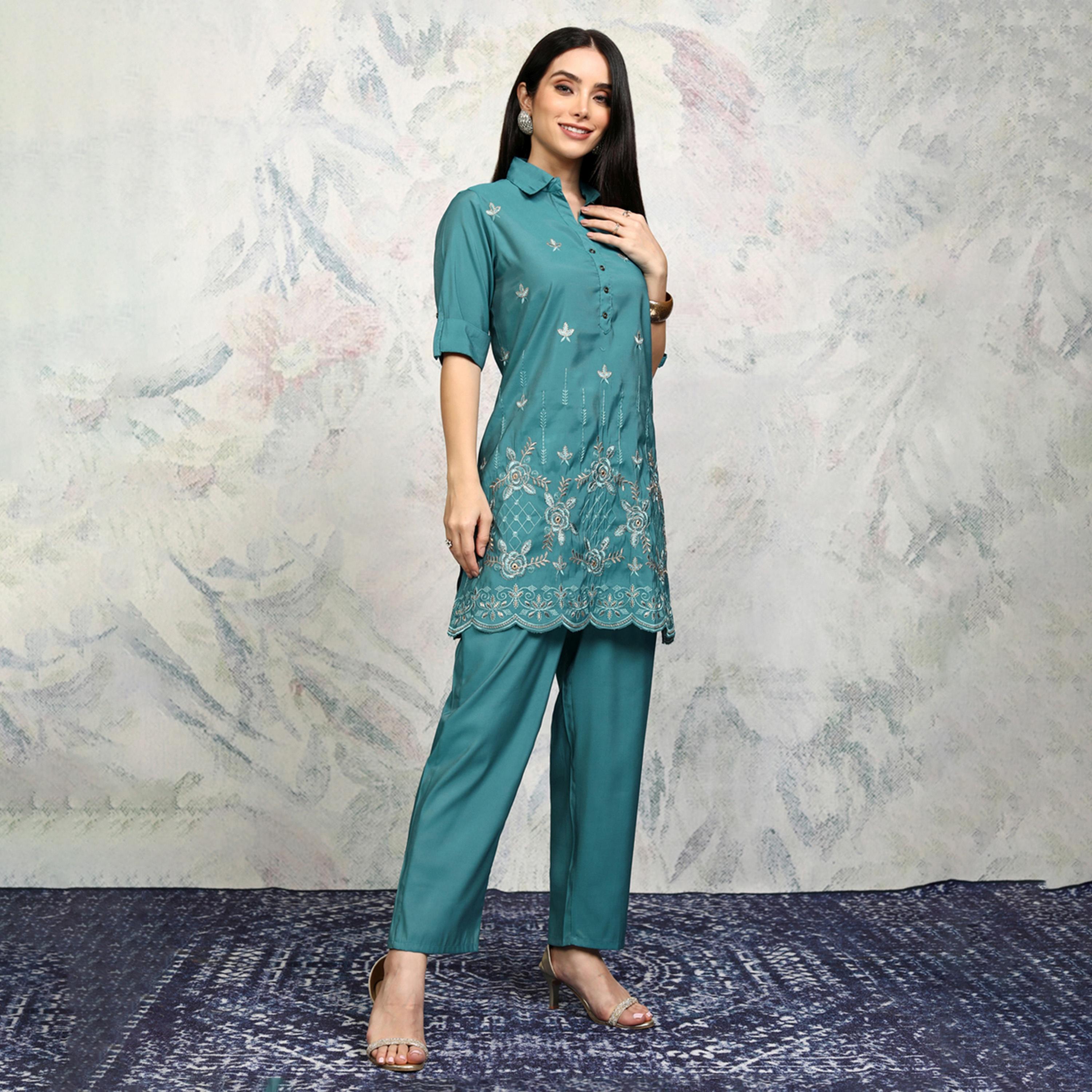 فيشود × ستايلي - قميص أزرق مخضر مطرز بياقة مع بنطال-women-clothing-coordsets-image-5