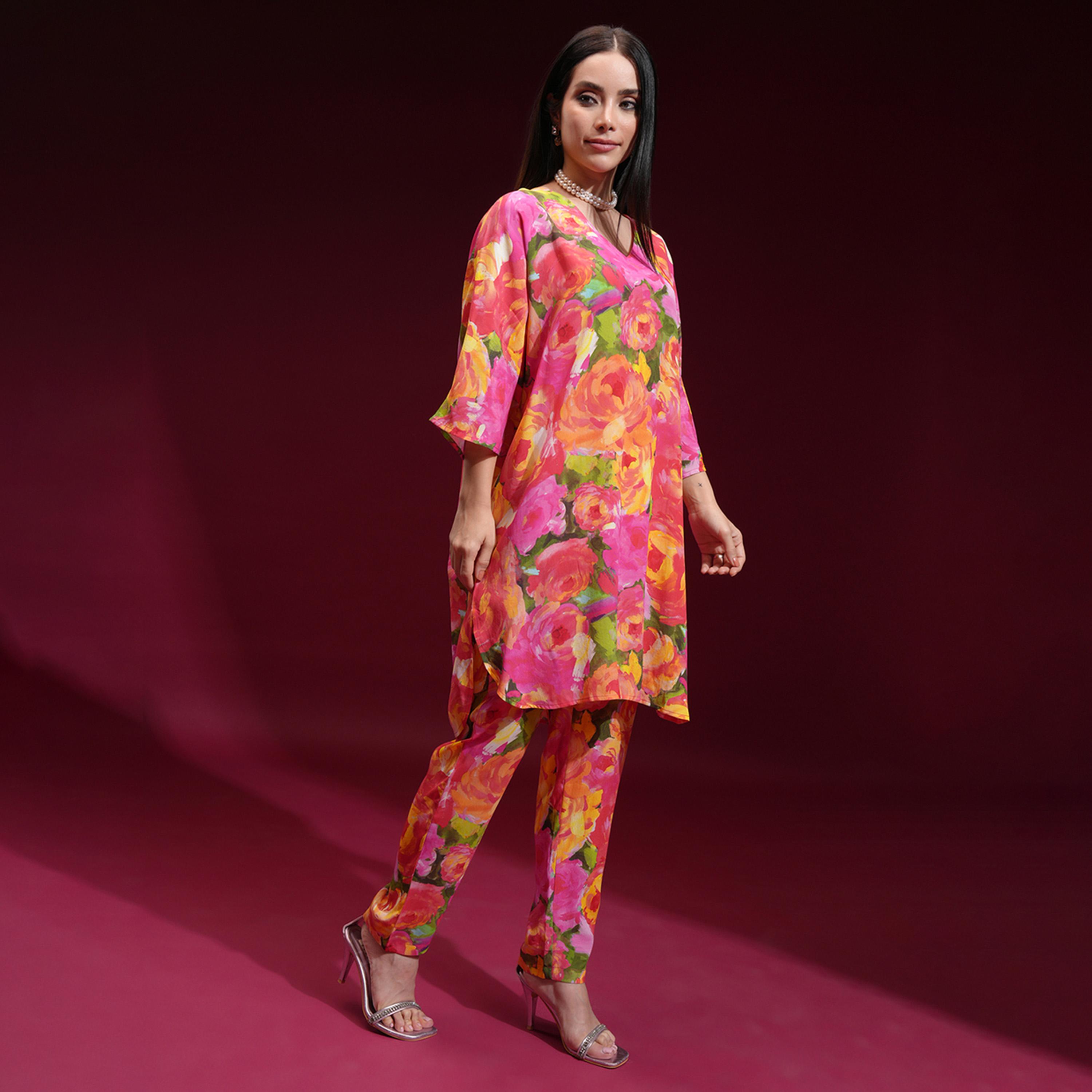 فيشود × ستايلي - تونيك وردي مطبوع برقبة على شكل حرف V مع بنطال-women-clothing-coordsets-image-4