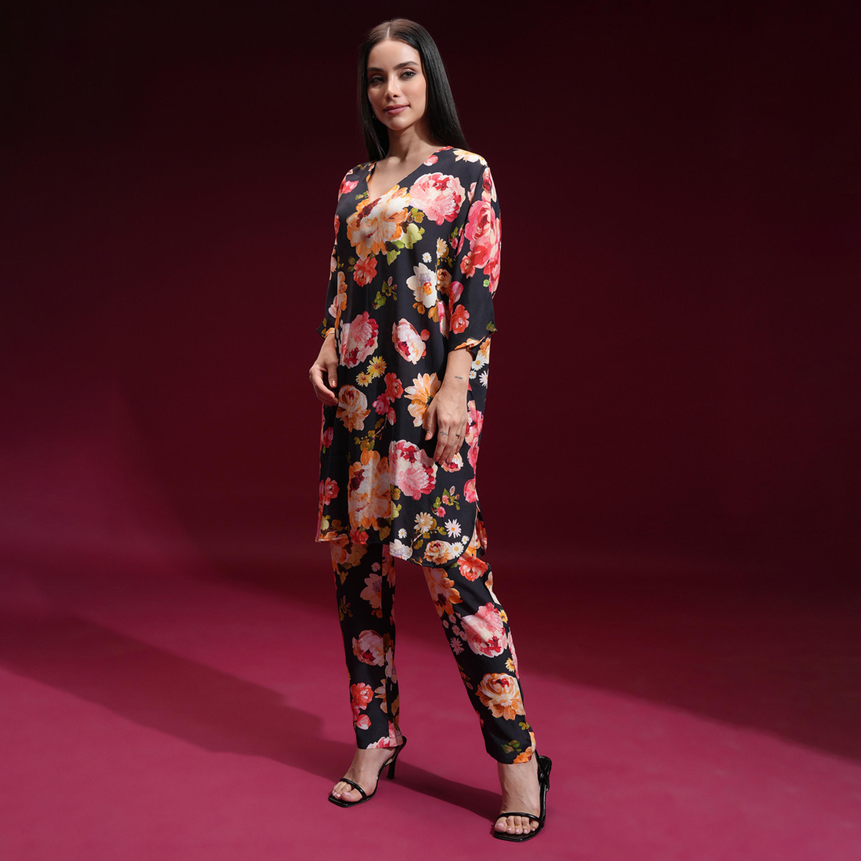 Vishudh X Styli Black Printed V-Neck Tunic With Trouser-women-clothing-coordsets-image-4