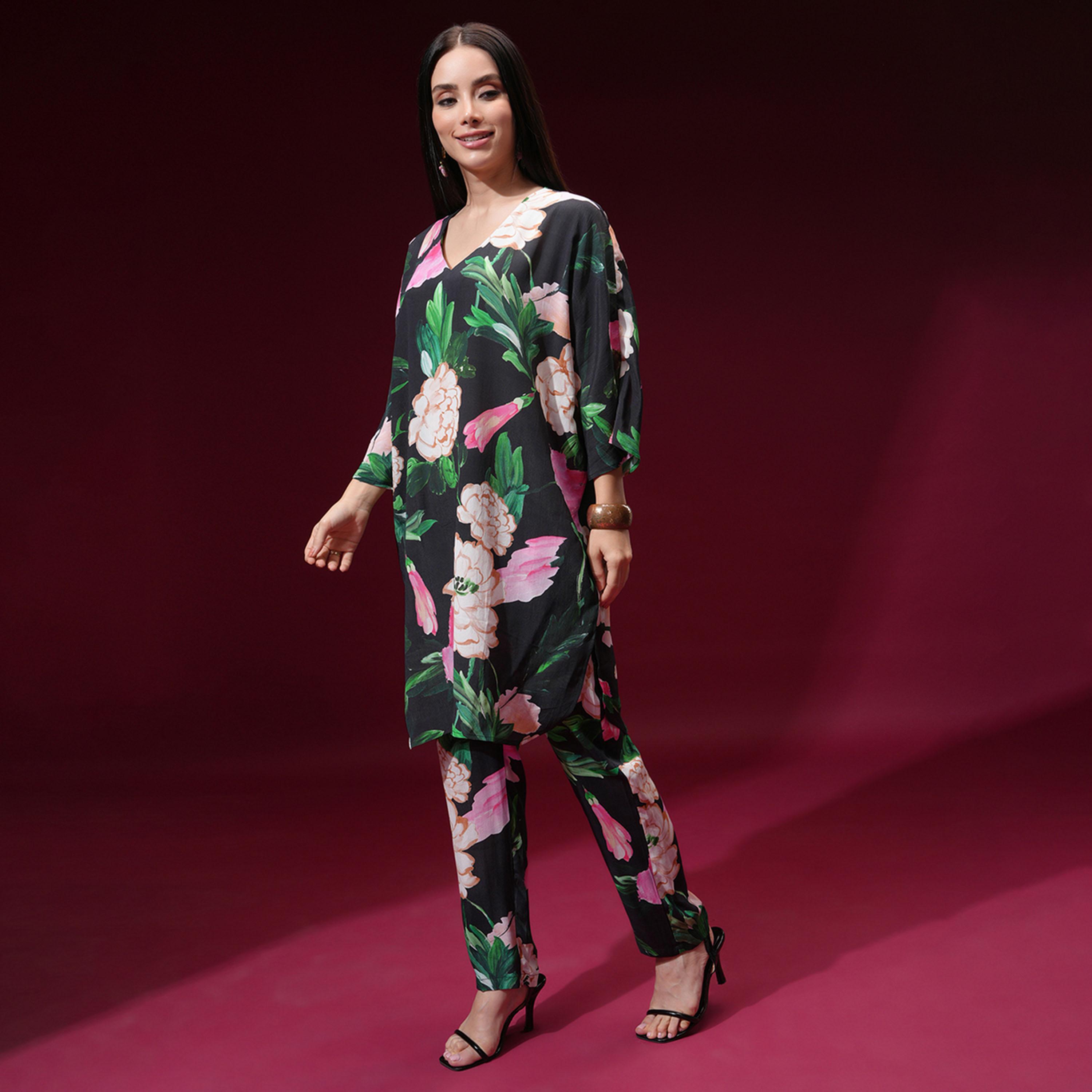 Vishudh X Styli Black Printed V-Neck Tunic With Trouser-women-clothing-coordsets-image-2