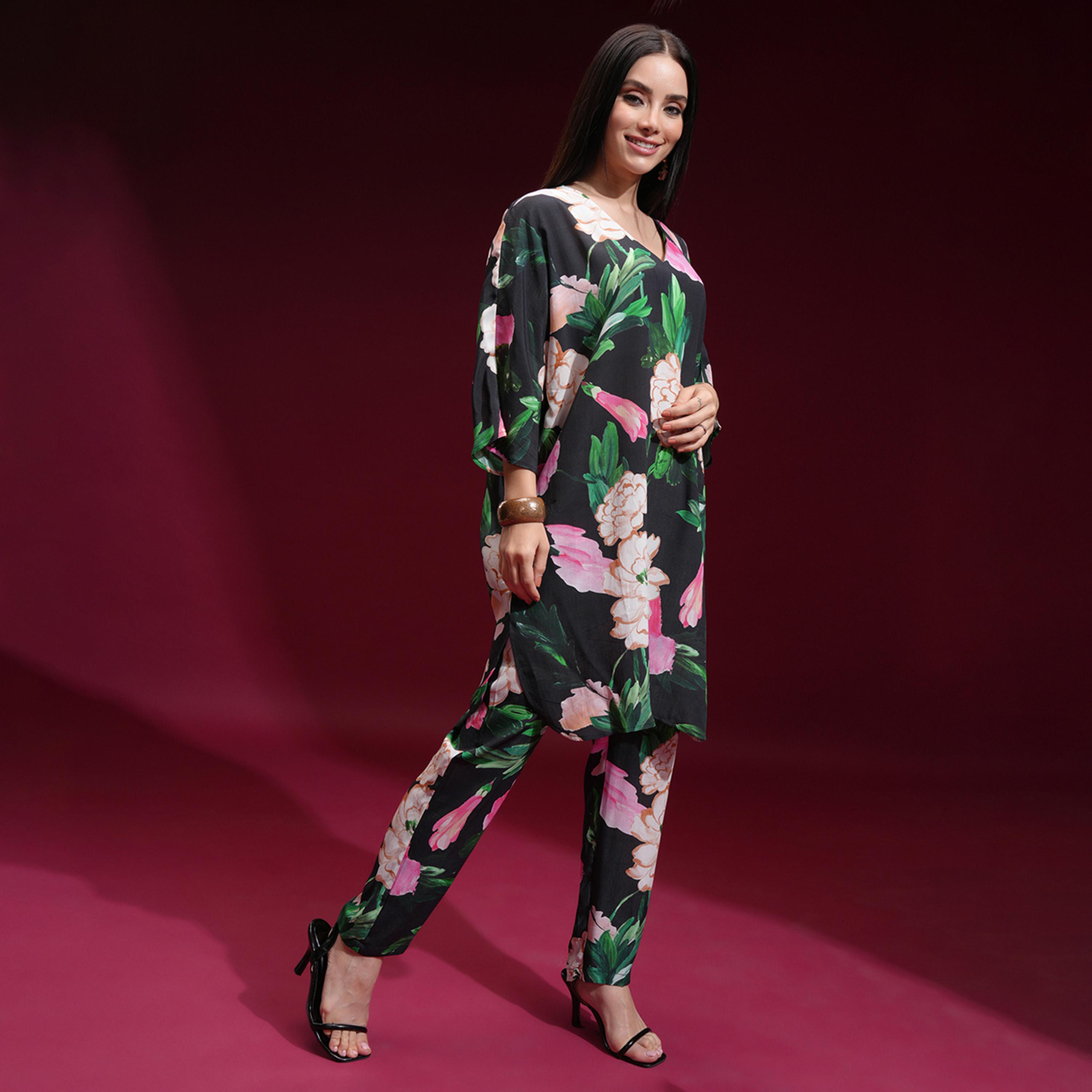 Vishudh X Styli Black Printed V-Neck Tunic With Trouser-women-clothing-coordsets-image-4