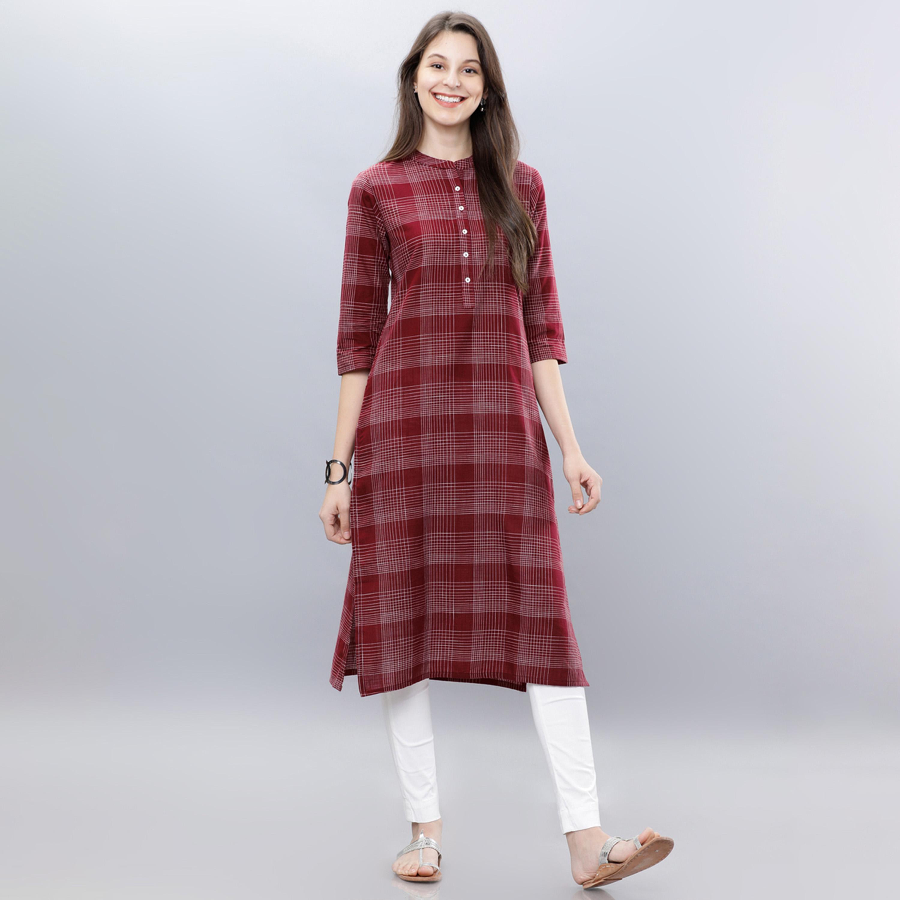فيشود × ستايلي - كورتا نسائية مربعات بقصة A - أحمر داكن وأوف وايت-women-clothing-ethnicwear-kurtas-image-1