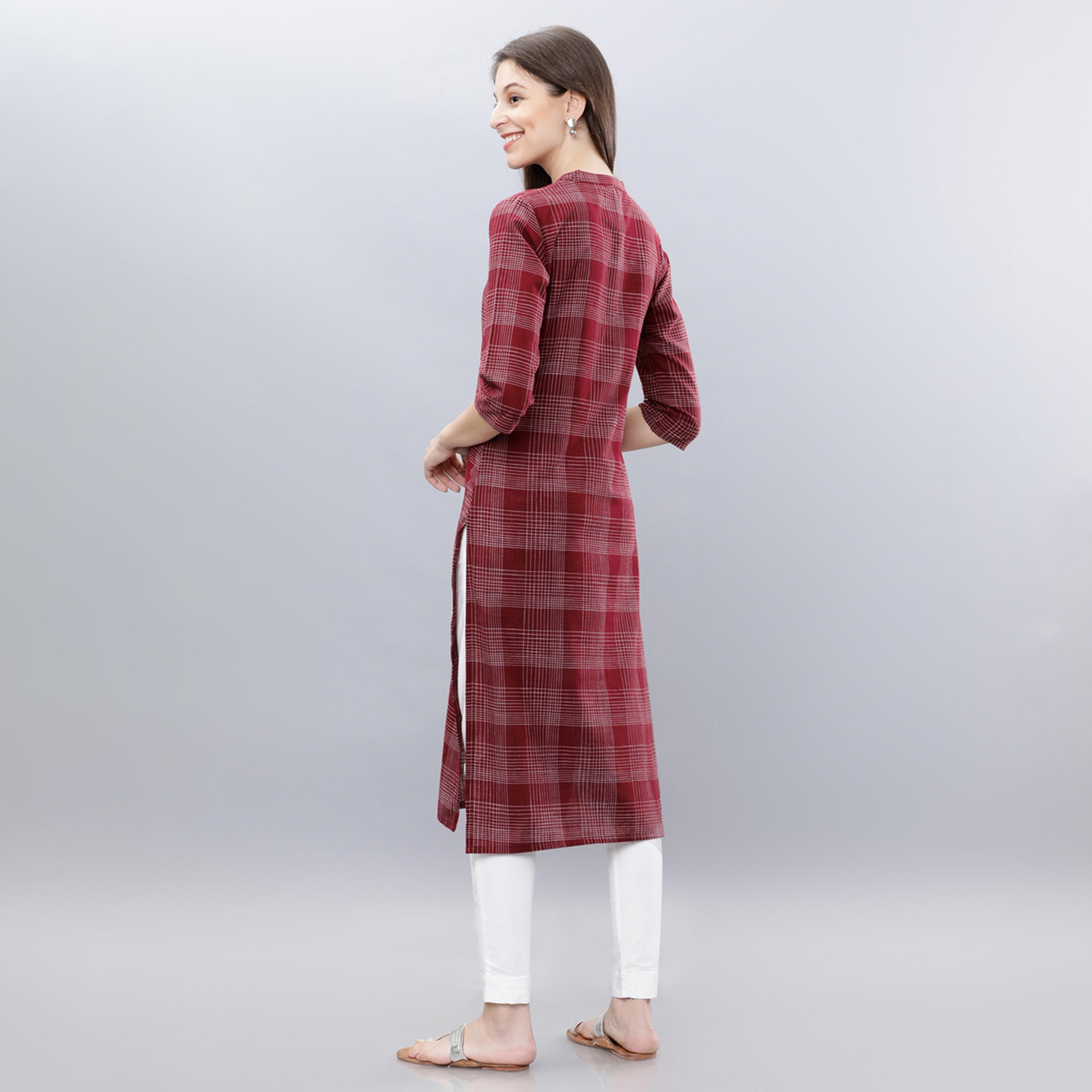 فيشود × ستايلي - كورتا نسائية مربعات بقصة A - أحمر داكن وأوف وايت-women-clothing-ethnicwear-kurtas-image-3