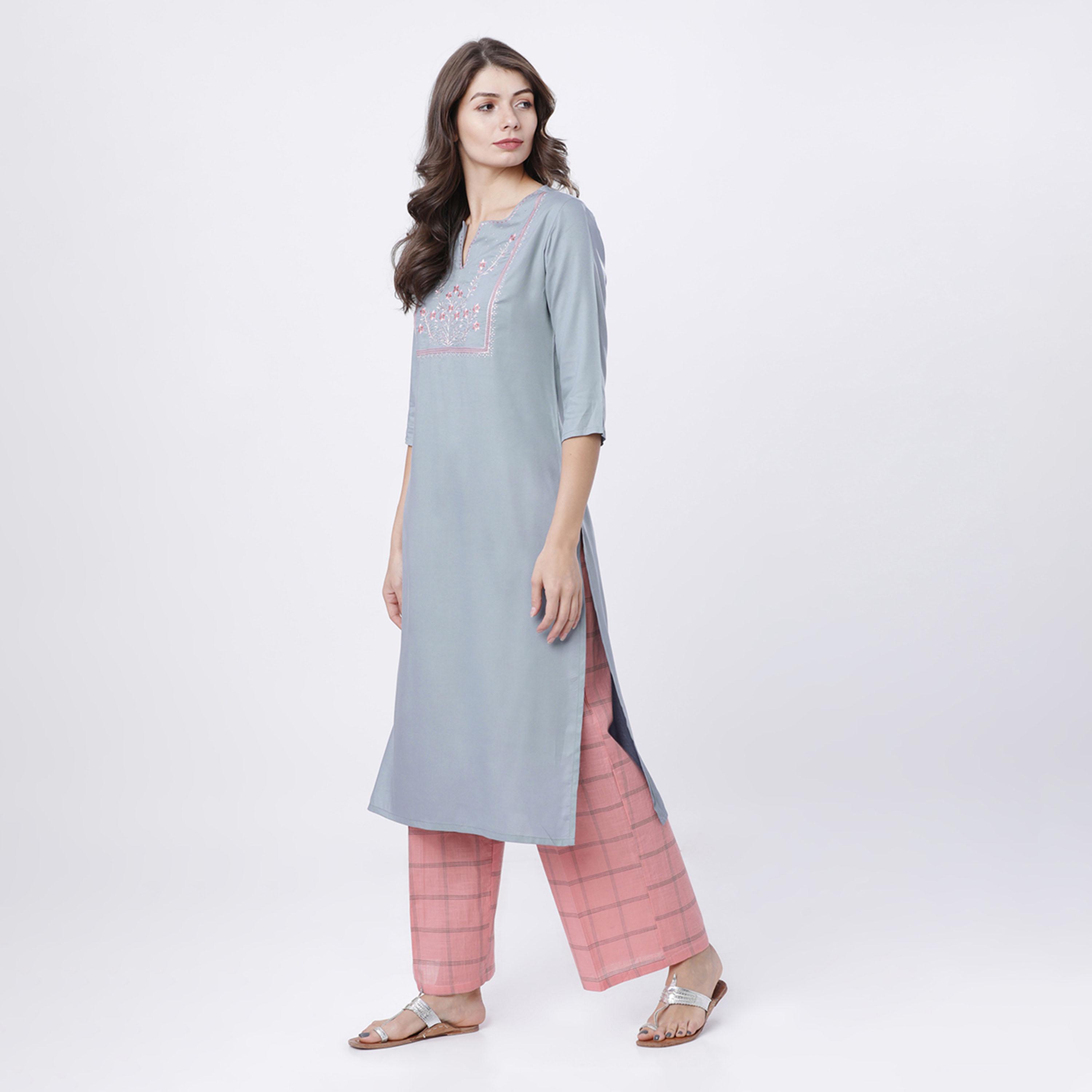 Vishudh X Styli Women Grey Floral Yoke Design Thread Work Kurta-women-clothing-ethnicwear-kurtas-image-2