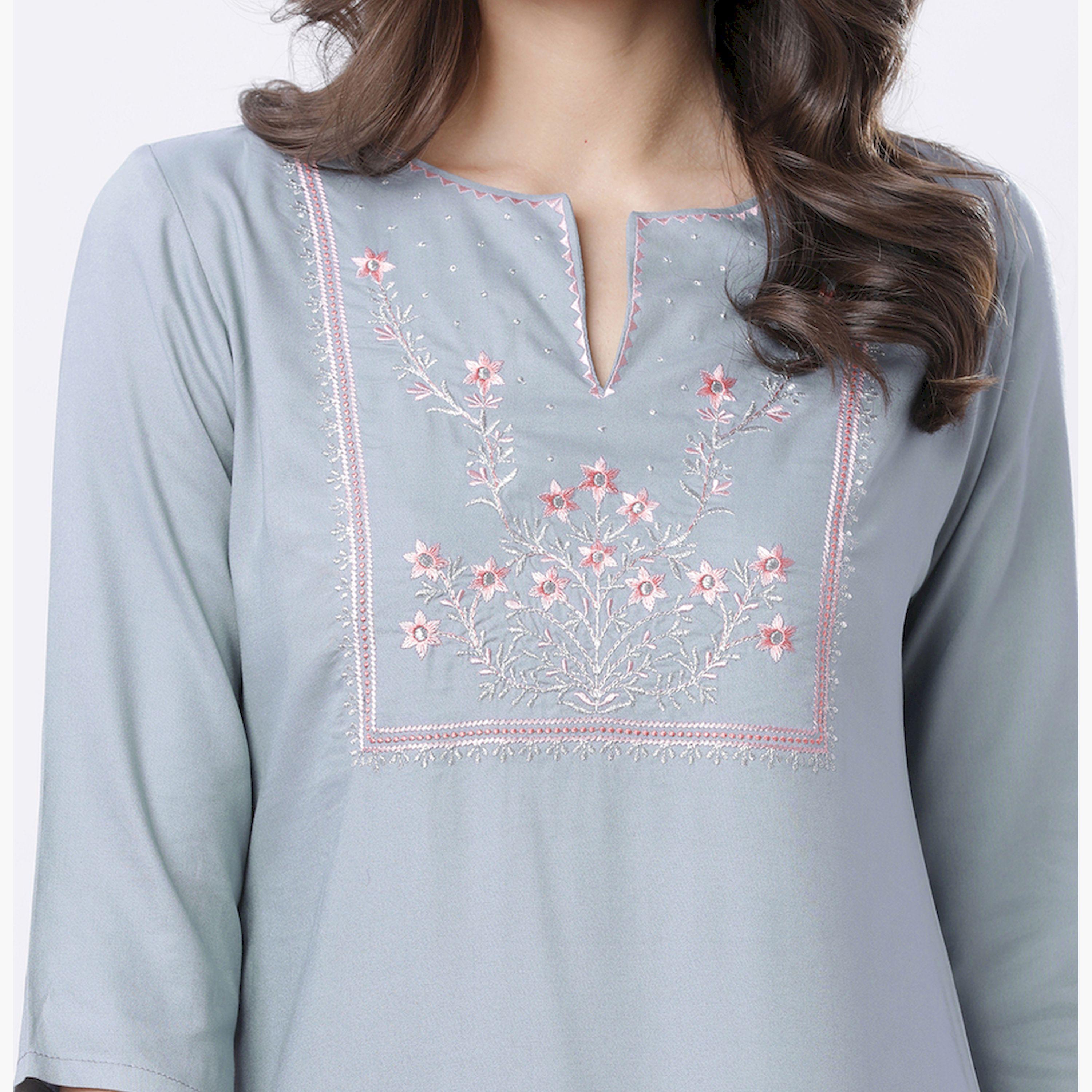 Vishudh X Styli Women Grey Floral Yoke Design Thread Work Kurta-women-clothing-ethnicwear-kurtas-image-4