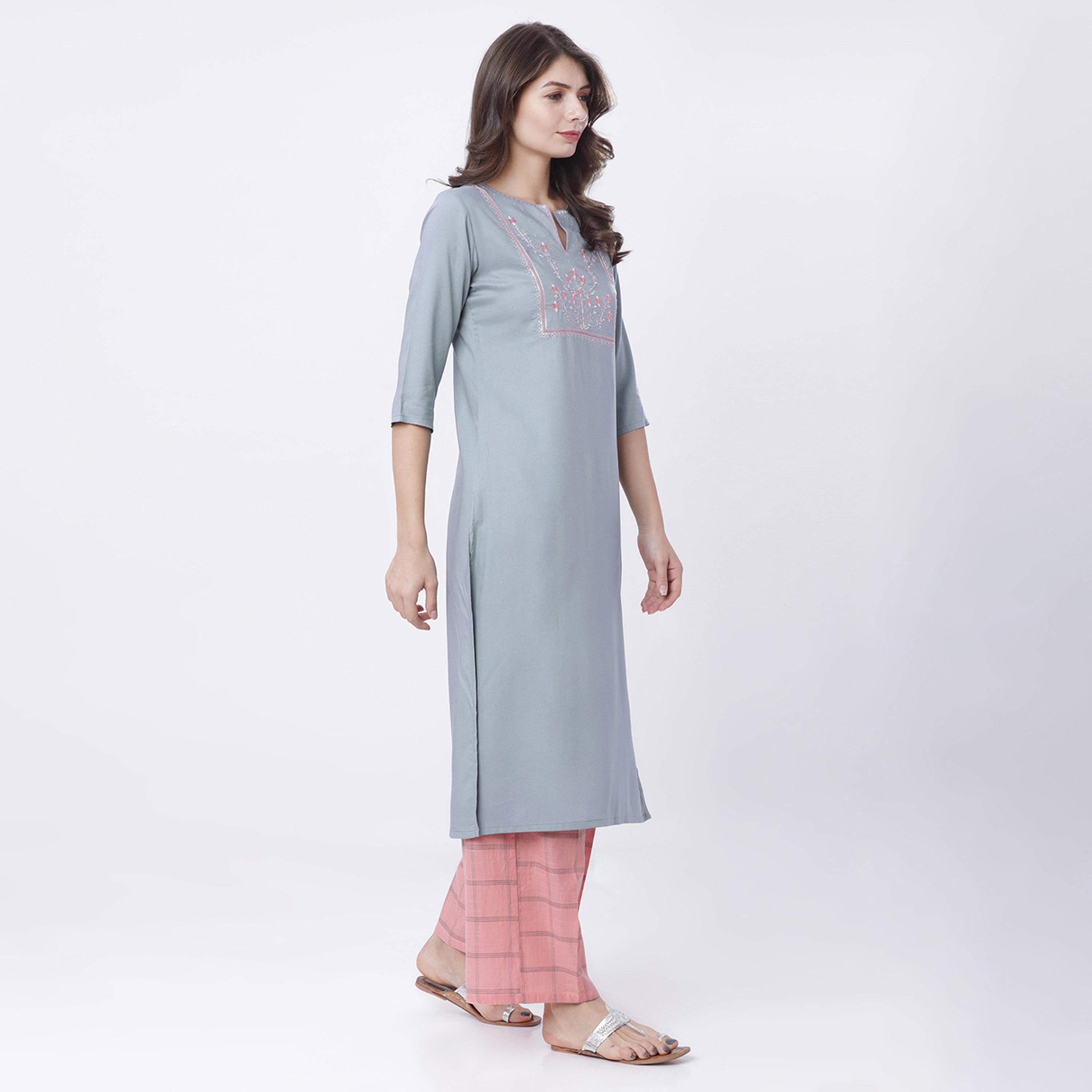 Vishudh X Styli Women Grey Floral Yoke Design Thread Work Kurta-women-clothing-ethnicwear-kurtas-image-5