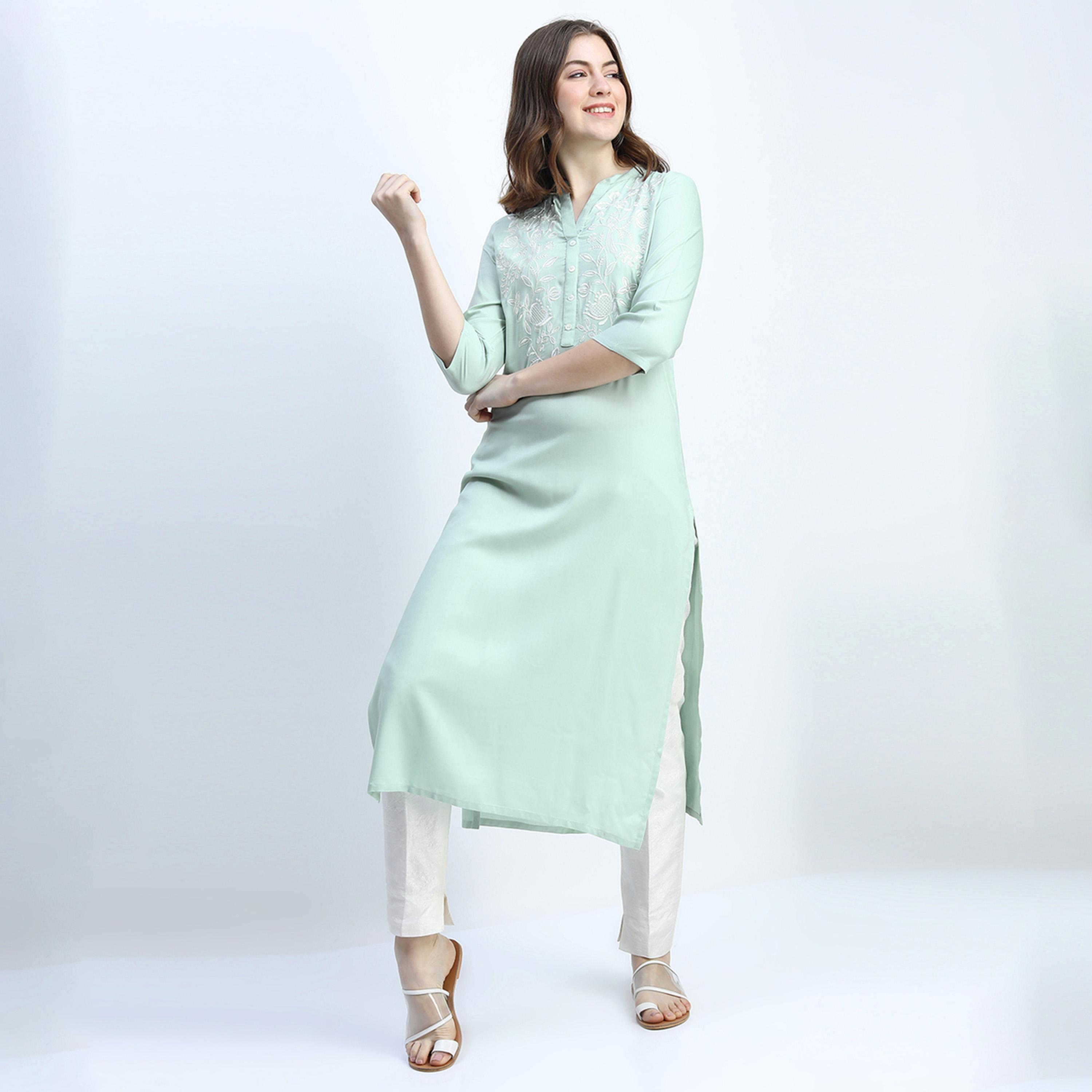 Vishudh X Styli Women Green Floral Embroidered Kurta-women-clothing-ethnicwear-kurtas-image-1