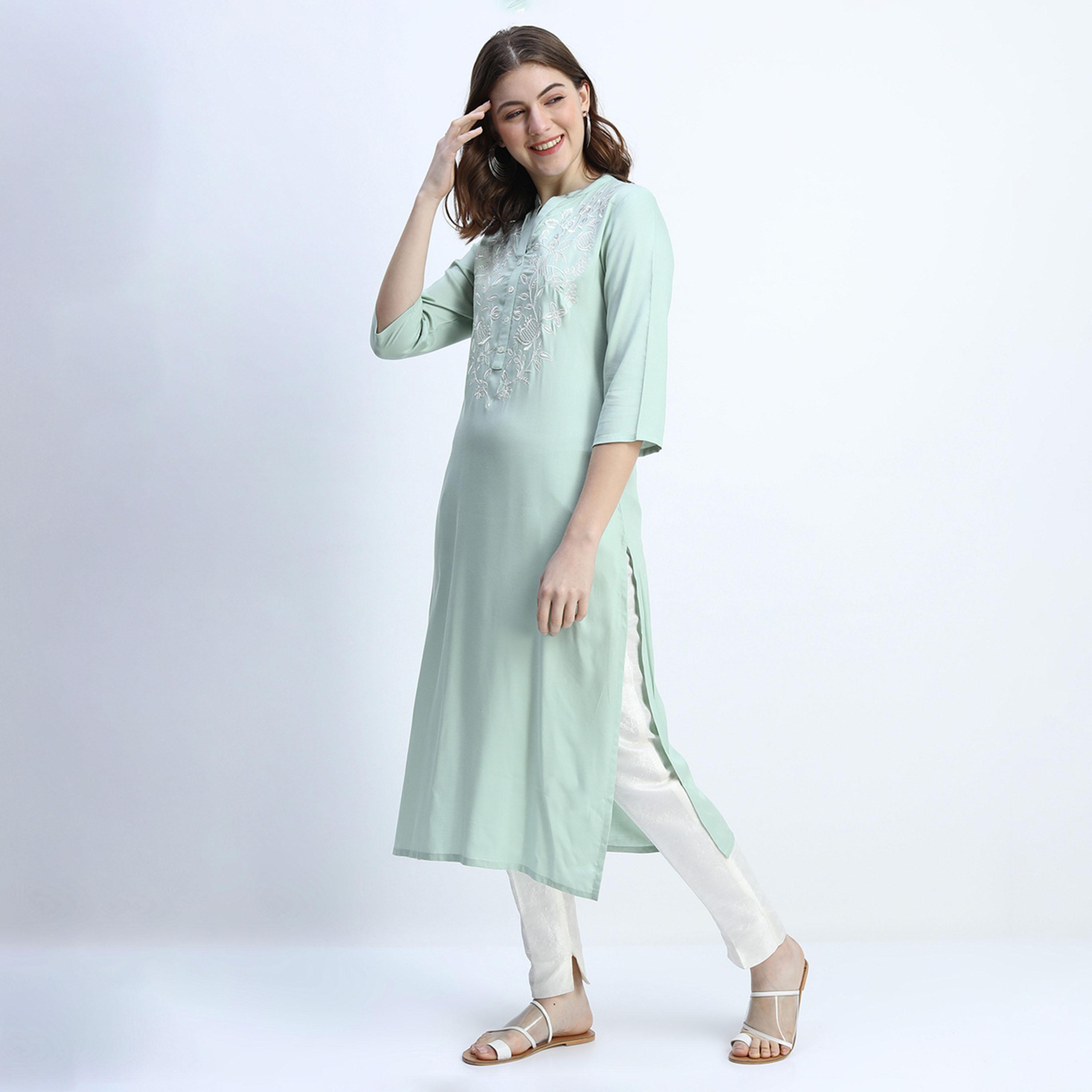 Vishudh X Styli Women Green Floral Embroidered Kurta-women-clothing-ethnicwear-kurtas-image-2
