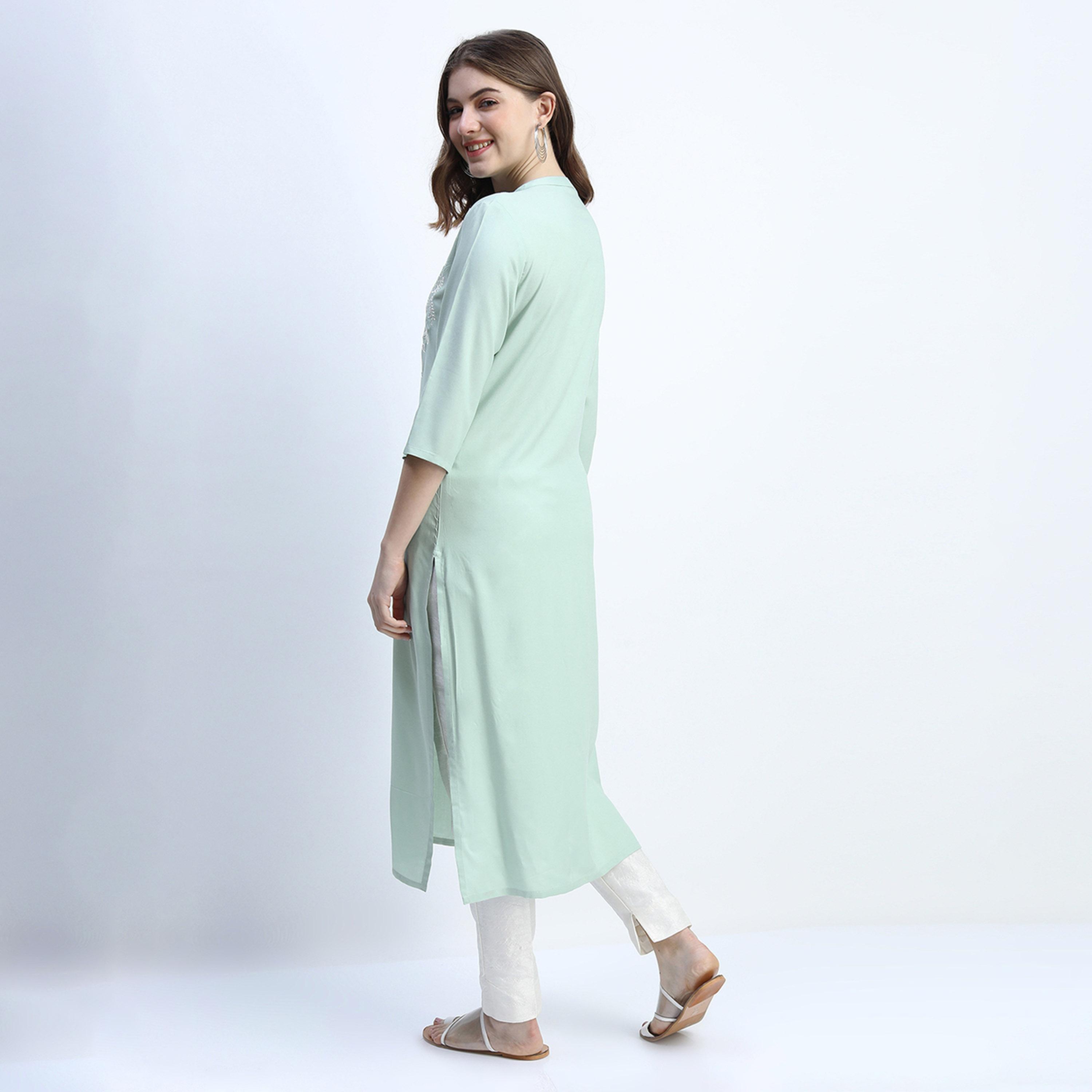 Vishudh X Styli Women Green Floral Embroidered Kurta-women-clothing-ethnicwear-kurtas-image-3