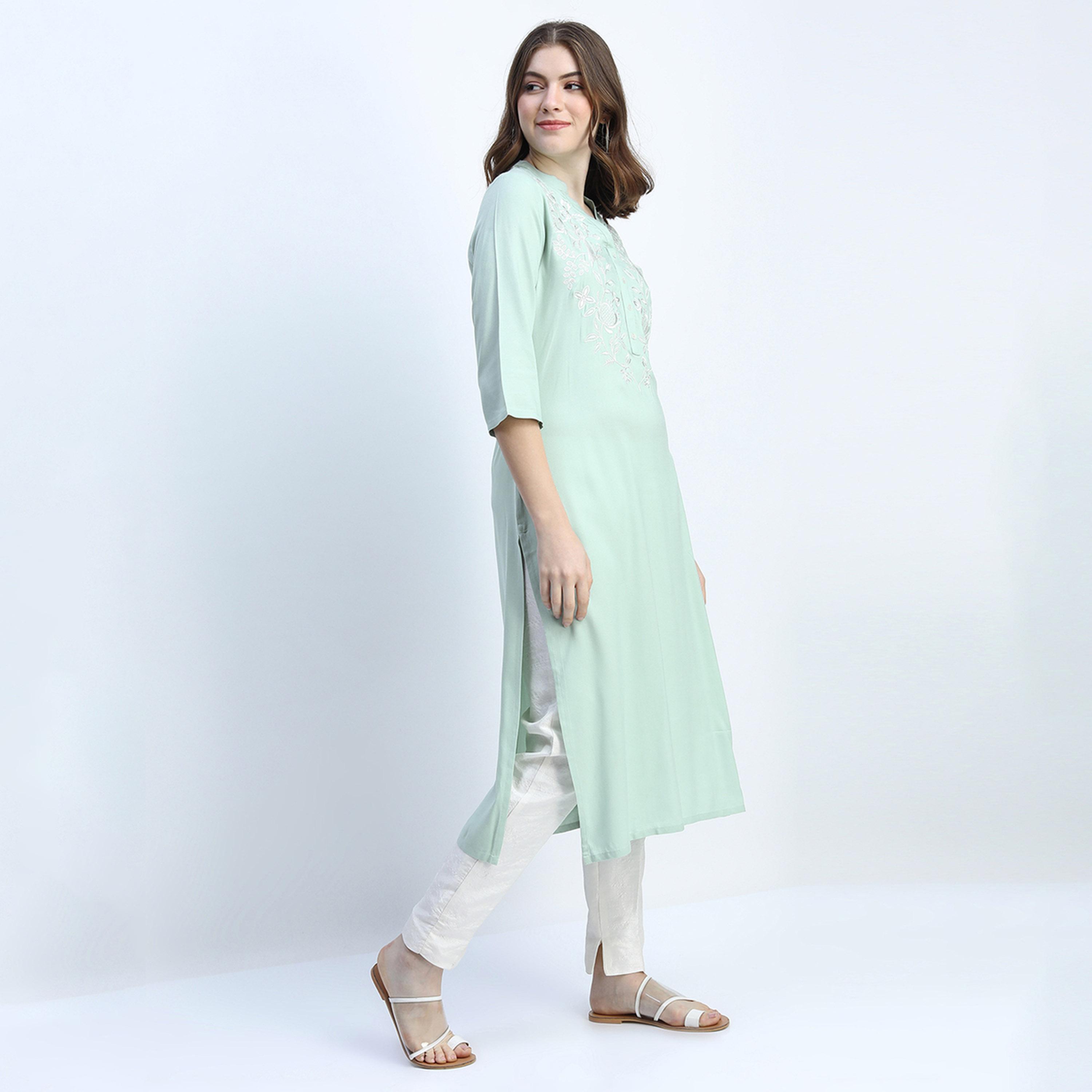 Vishudh X Styli Women Green Floral Embroidered Kurta-women-clothing-ethnicwear-kurtas-image-5
