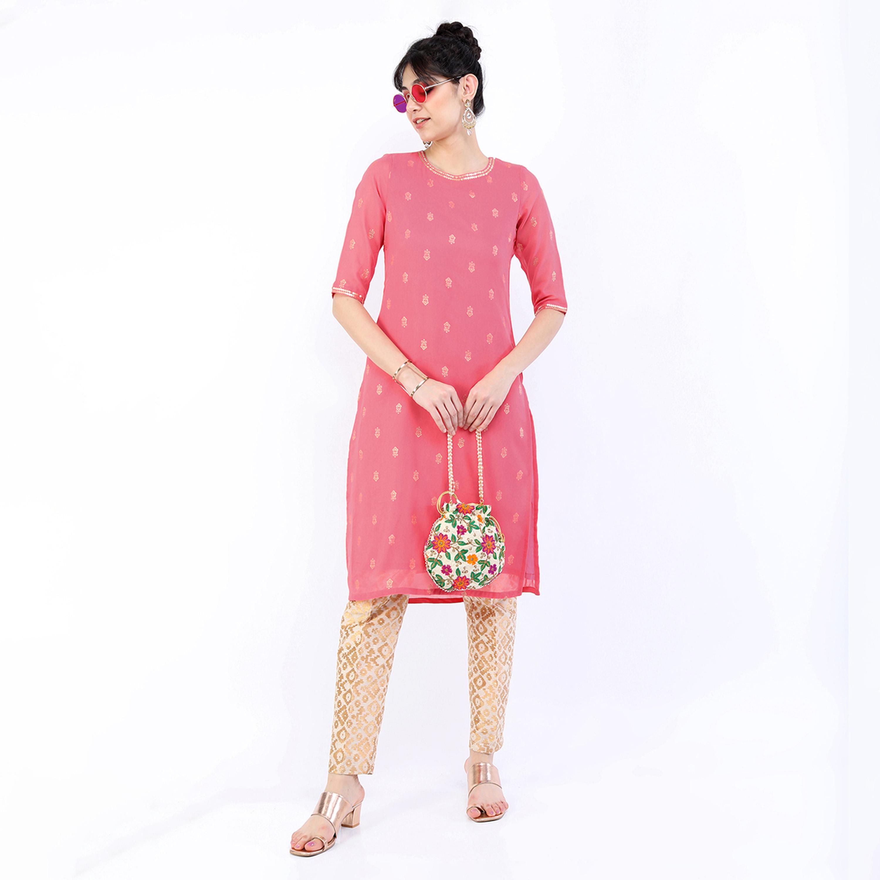 فيشود × ستايلي - كورتا مستقيمة مطبوعة بنقشة زهور باللونين الوردي والذهبي للنساء-women-clothing-ethnicwear-kurtas-image-1