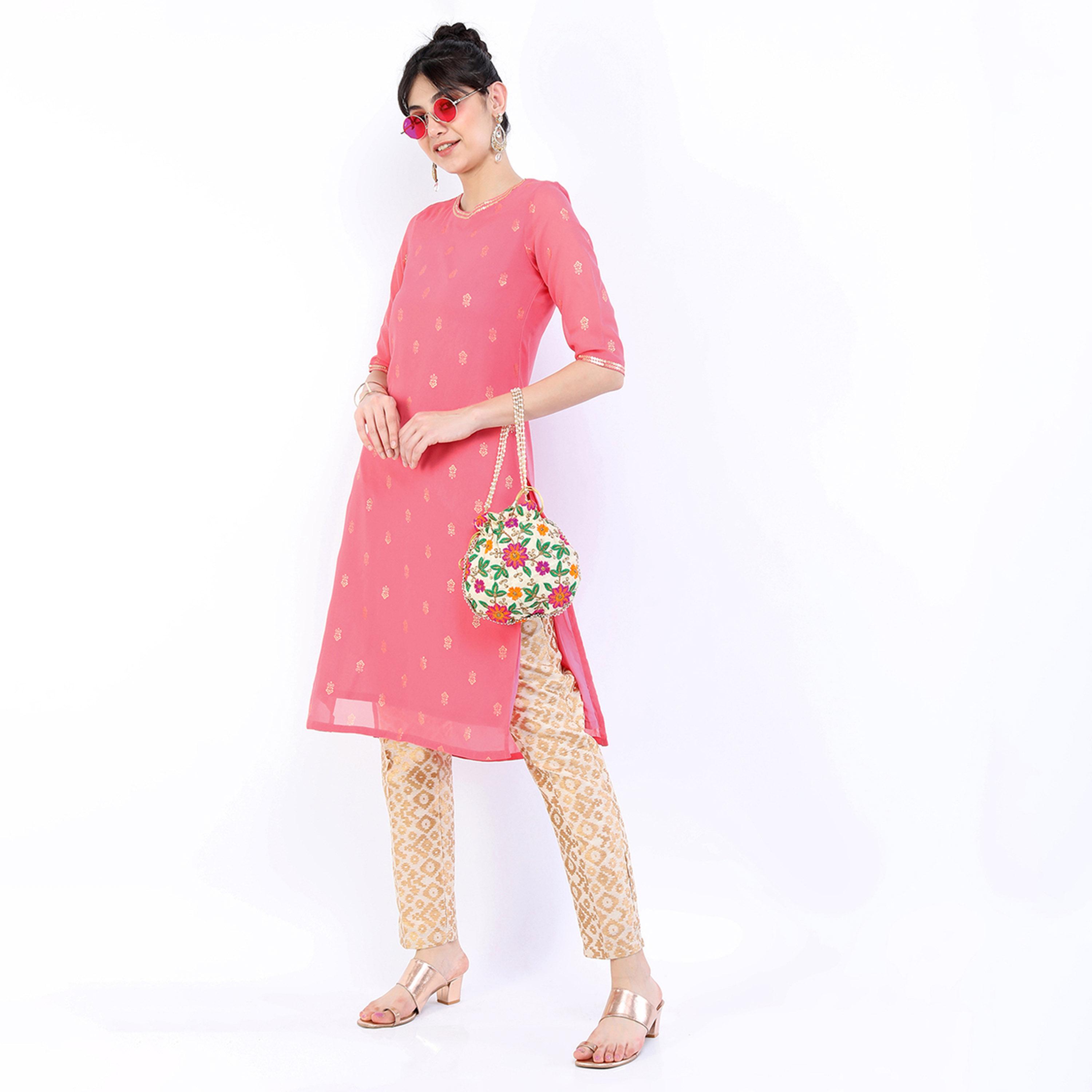 فيشود × ستايلي - كورتا مستقيمة مطبوعة بنقشة زهور باللونين الوردي والذهبي للنساء-women-clothing-ethnicwear-kurtas-image-5